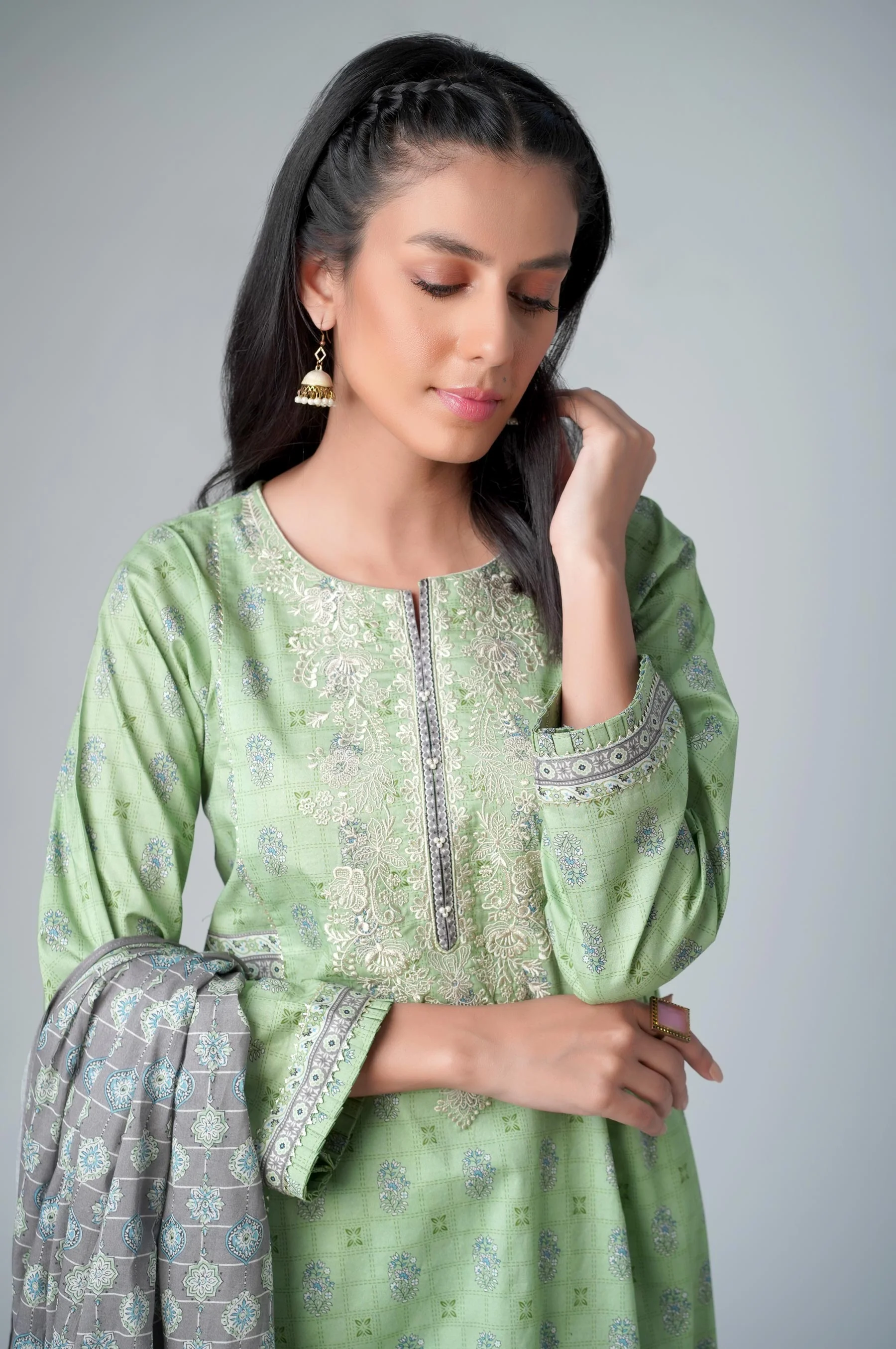 Unstitched 3 Piece Embroidered Lawn Suit - Image 5