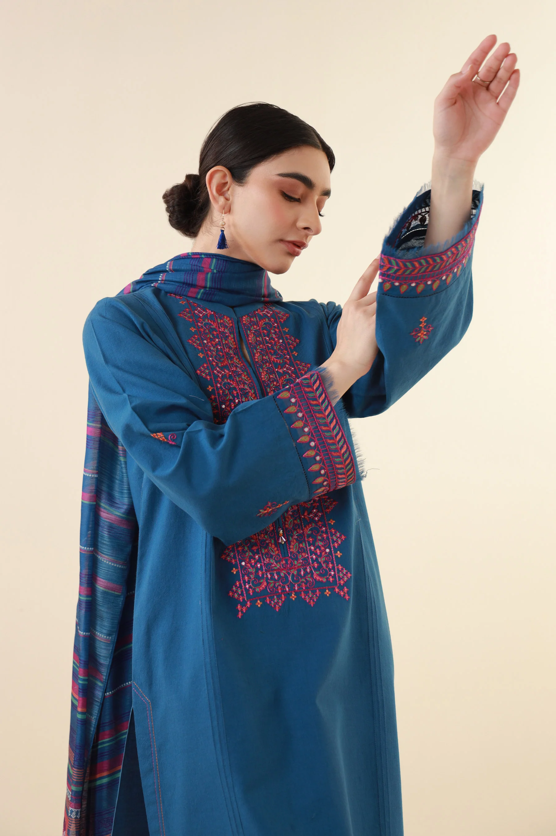 Unstitched 3 Piece Embroidered Lawn Suit - Image 5