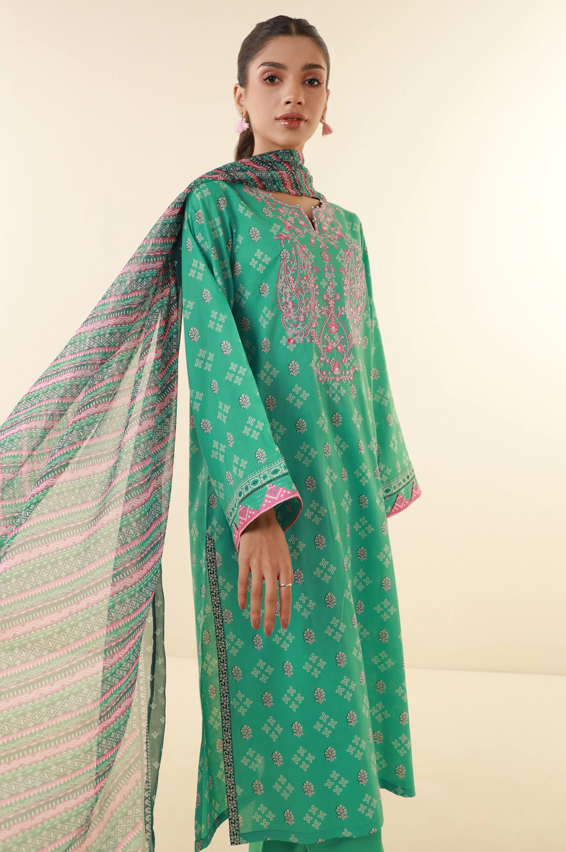 Unstitched 3 Piece Embroidered Lawn Suit - Image 4
