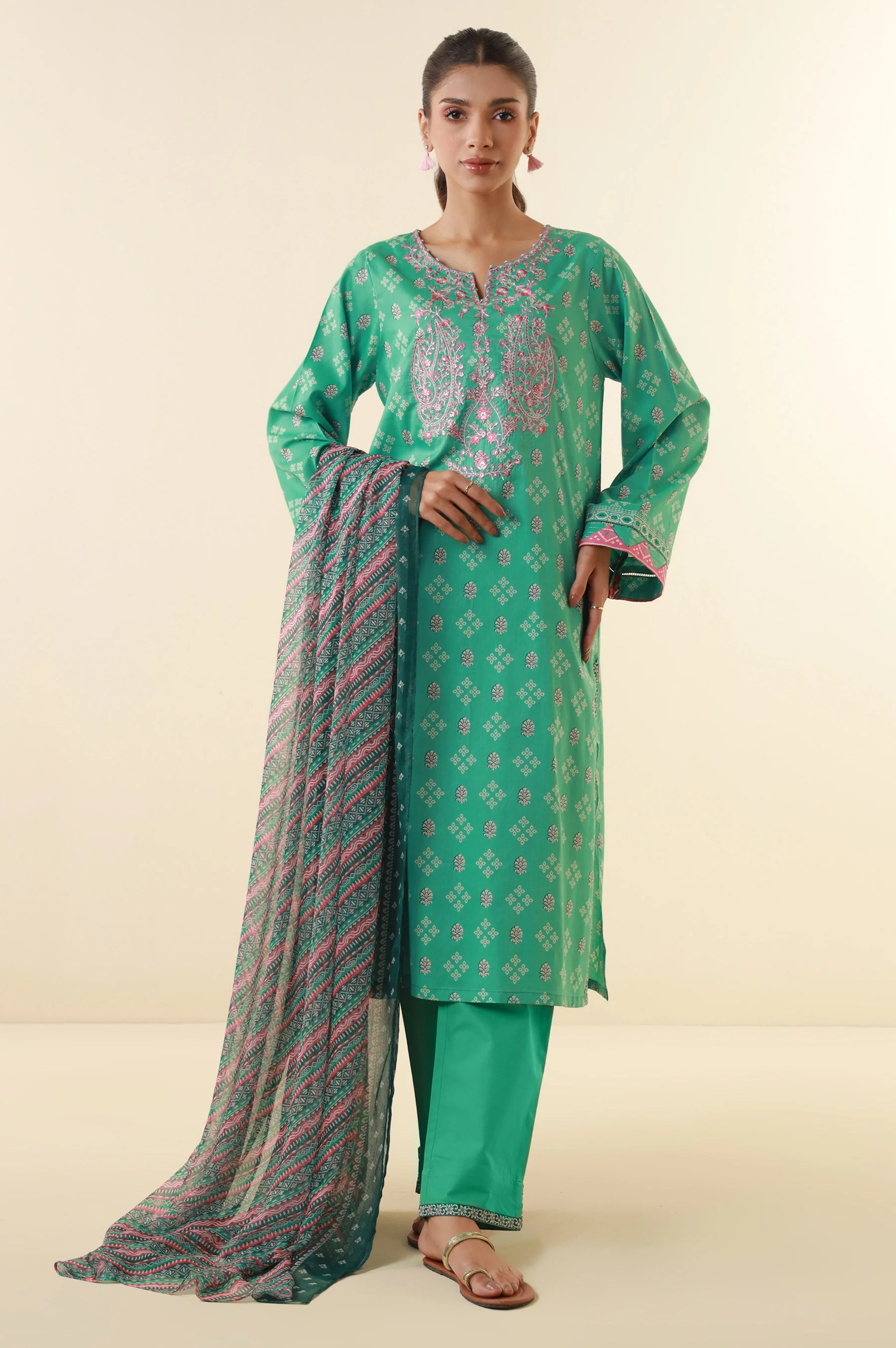 Unstitched 3 Piece Embroidered Lawn Suit - Image 7