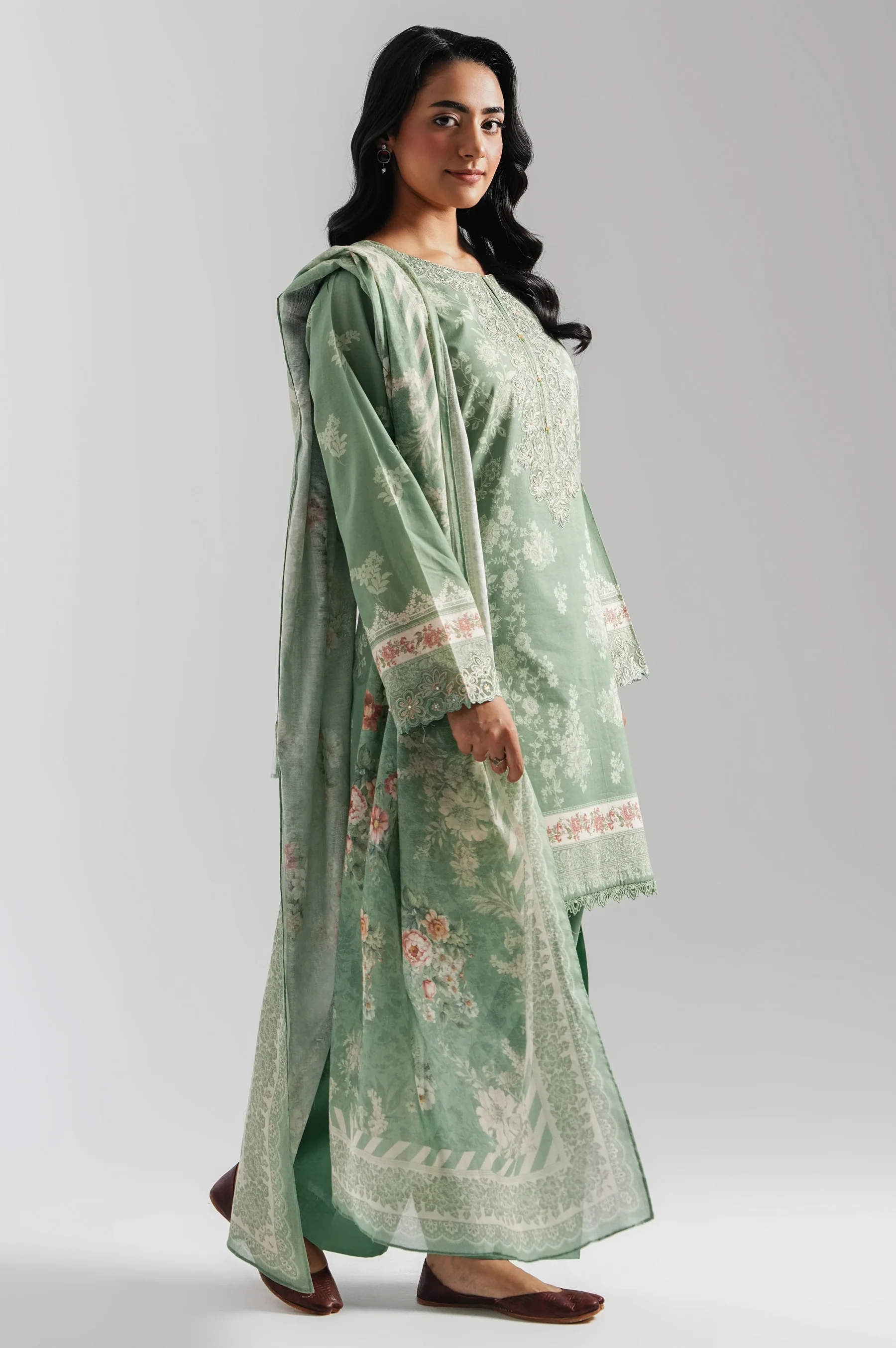 UNSTITCHED EMBROIDERED SUIT - Image 3