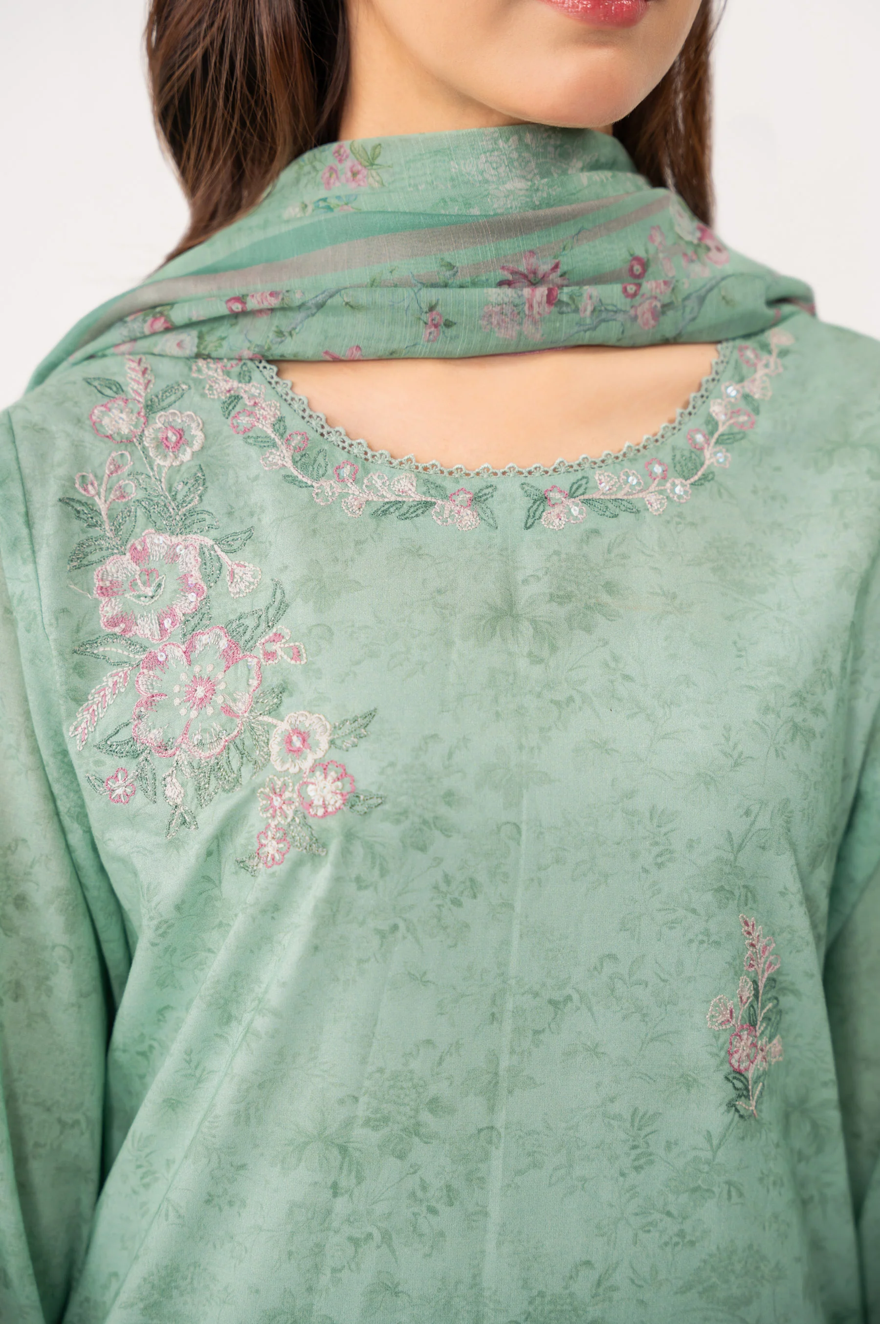 UNSTITCHED EMBROIDERED SUIT - Image 3