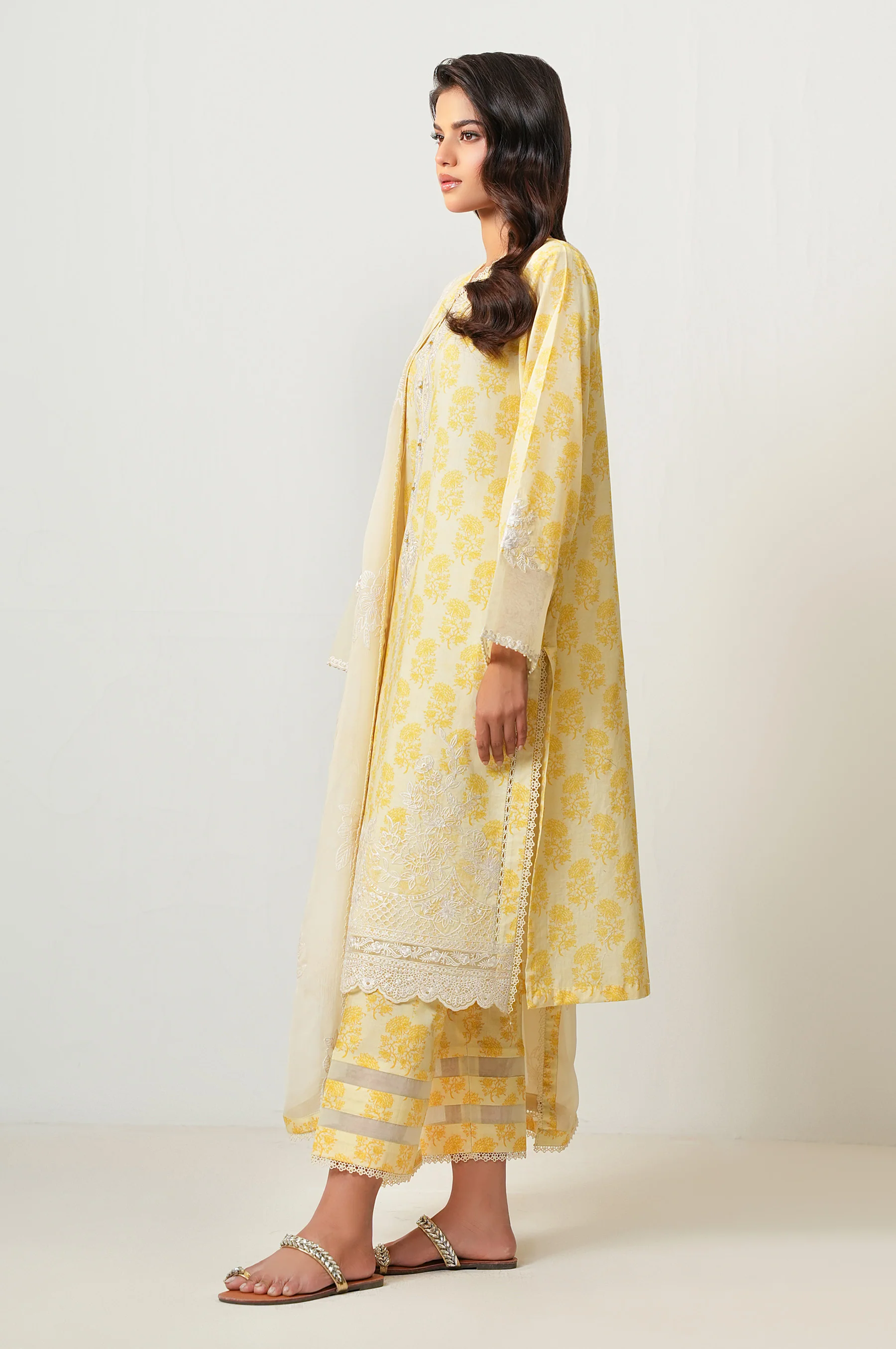 UNSTITCHED EMBROIDERED SUIT - Image 3