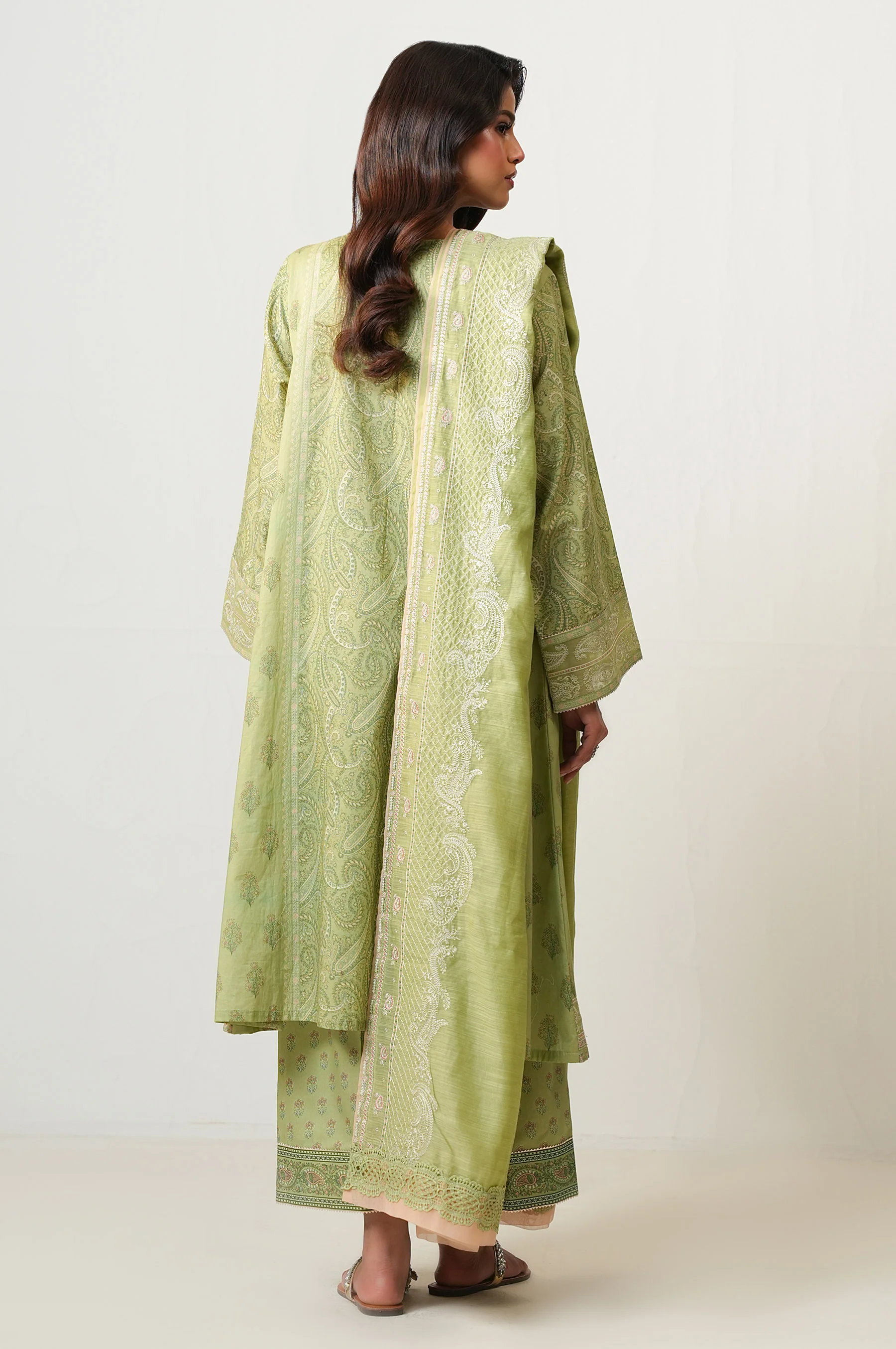UNSTITCHED EMBROIDERED SUIT - Image 4