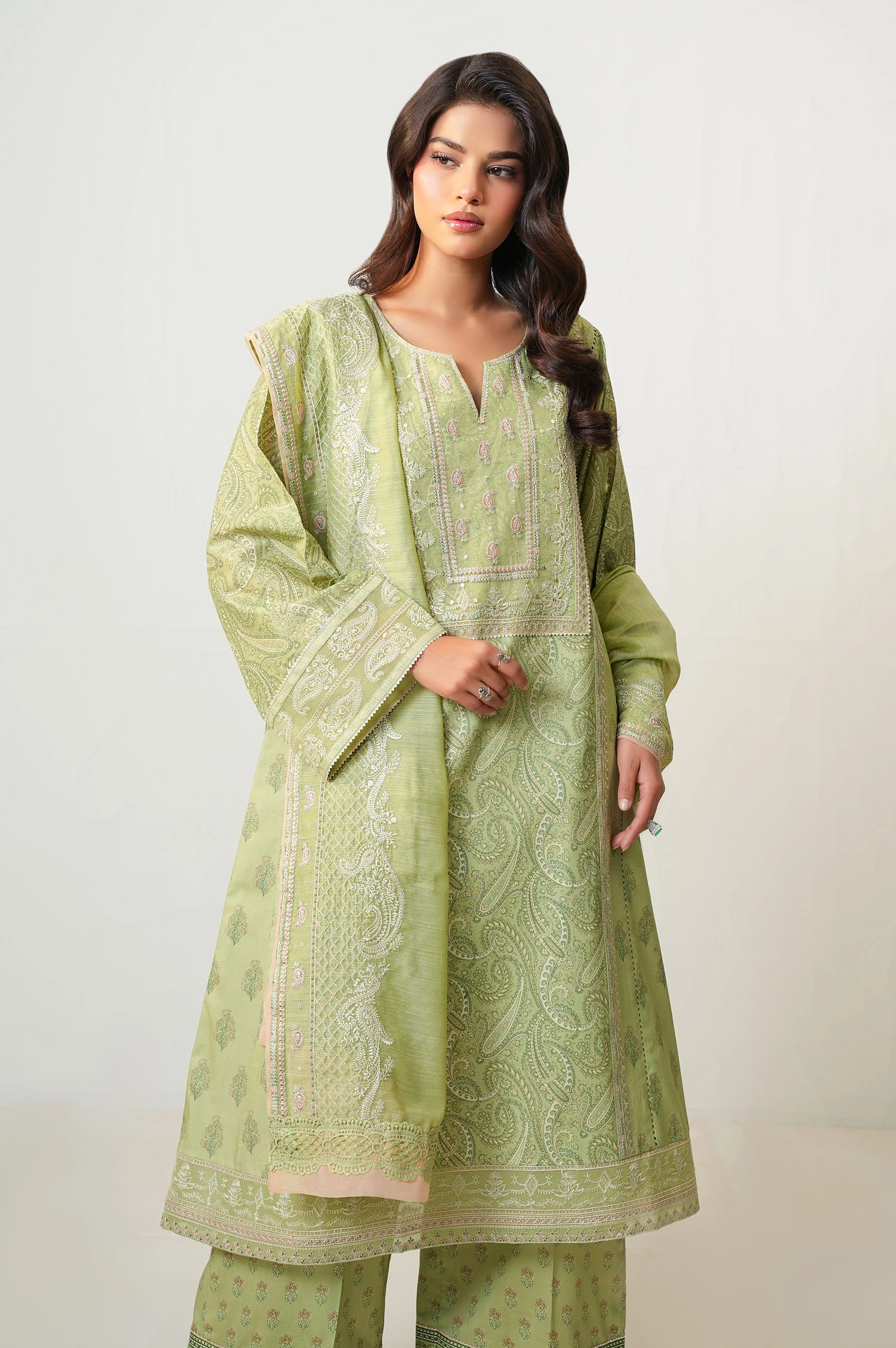 UNSTITCHED EMBROIDERED SUIT - Image 5