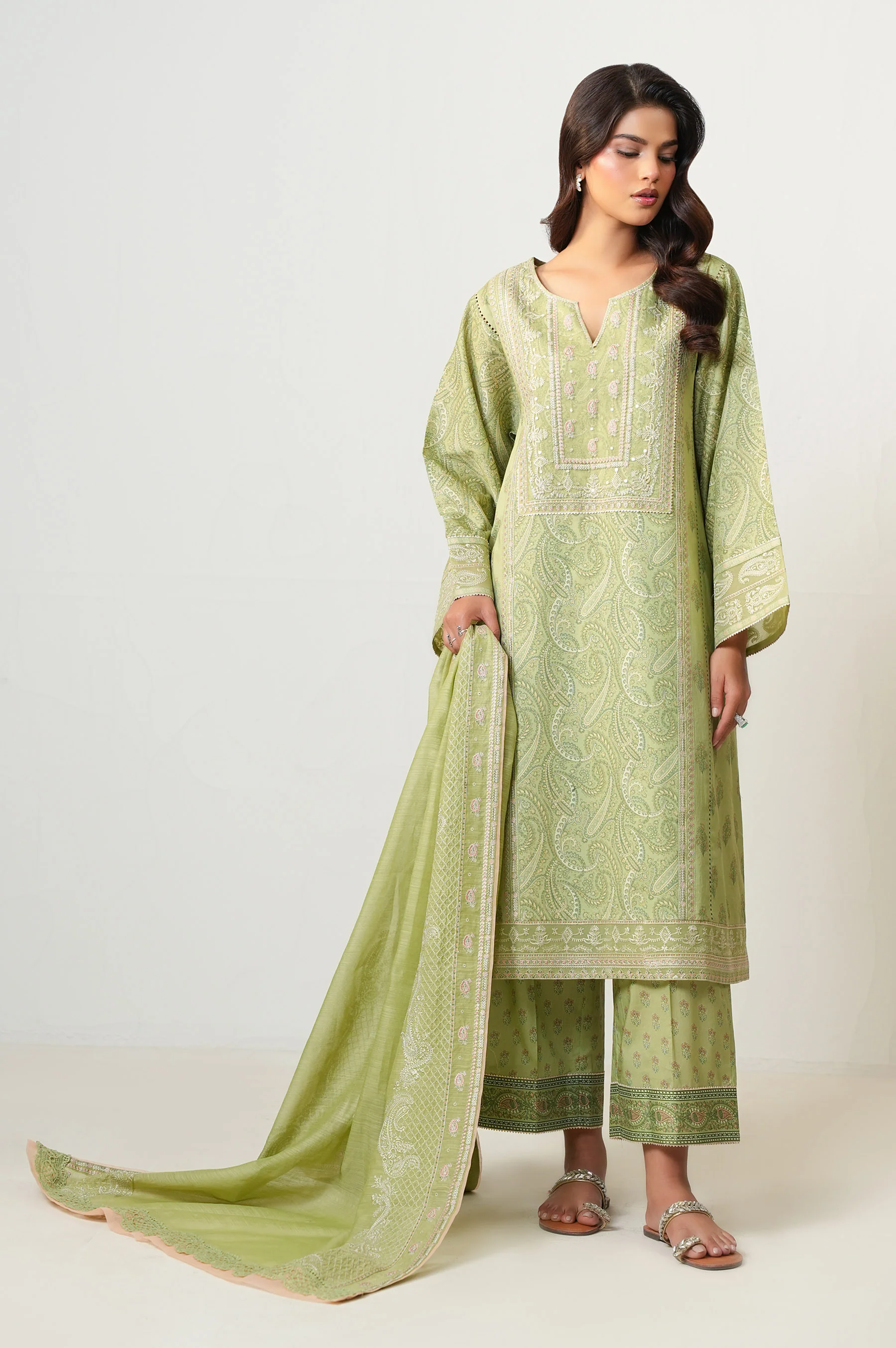 UNSTITCHED EMBROIDERED SUIT - Image 6