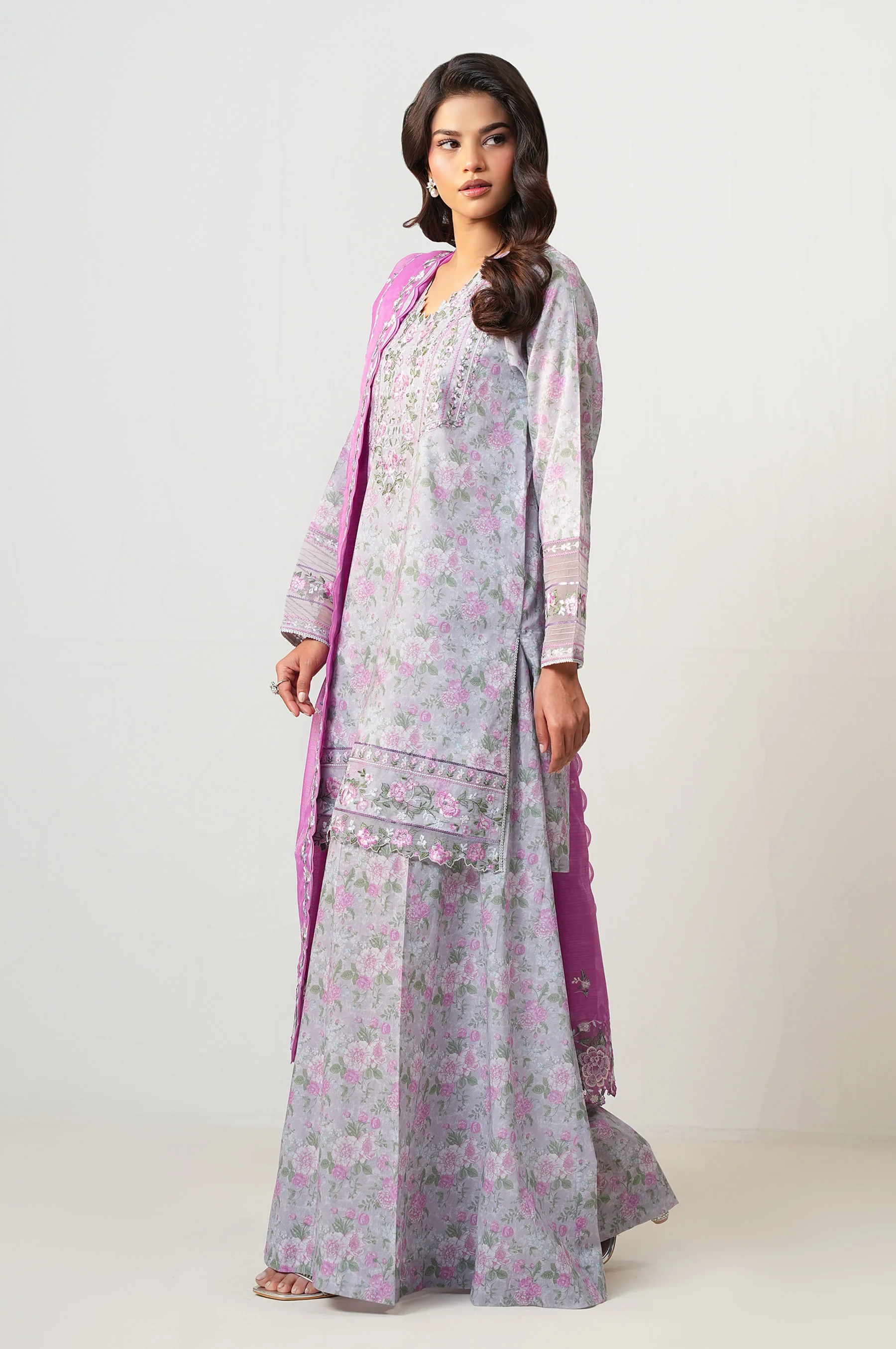 UNSTITCHED EMBROIDERED SUIT - Image 3