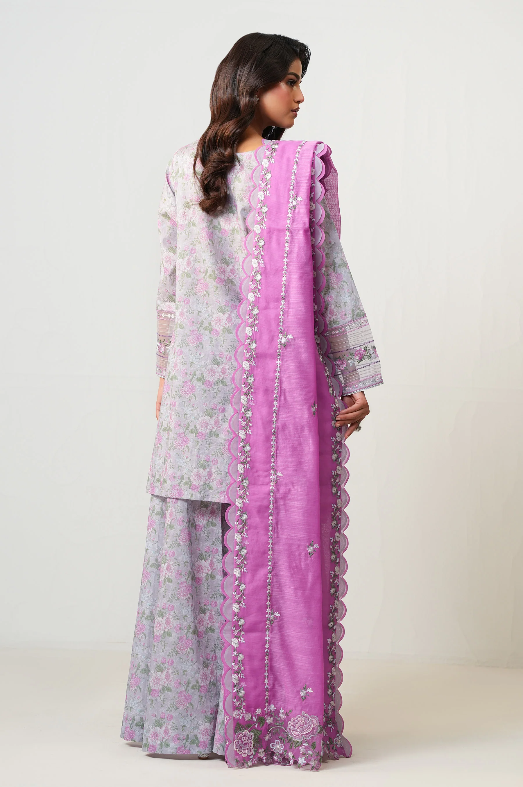 UNSTITCHED EMBROIDERED SUIT - Image 4
