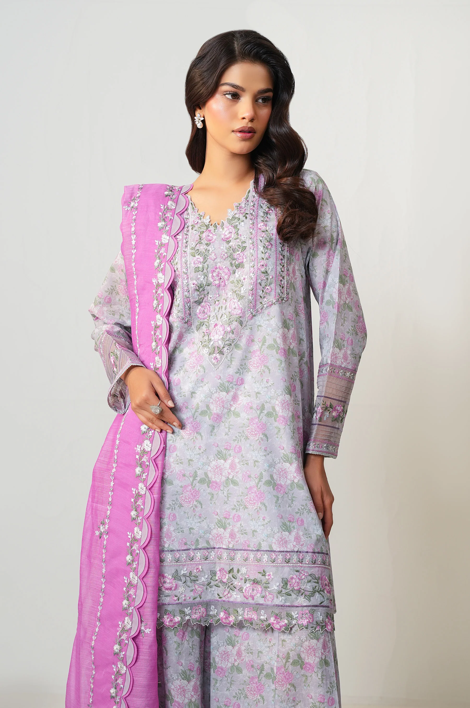 UNSTITCHED EMBROIDERED SUIT - Image 5