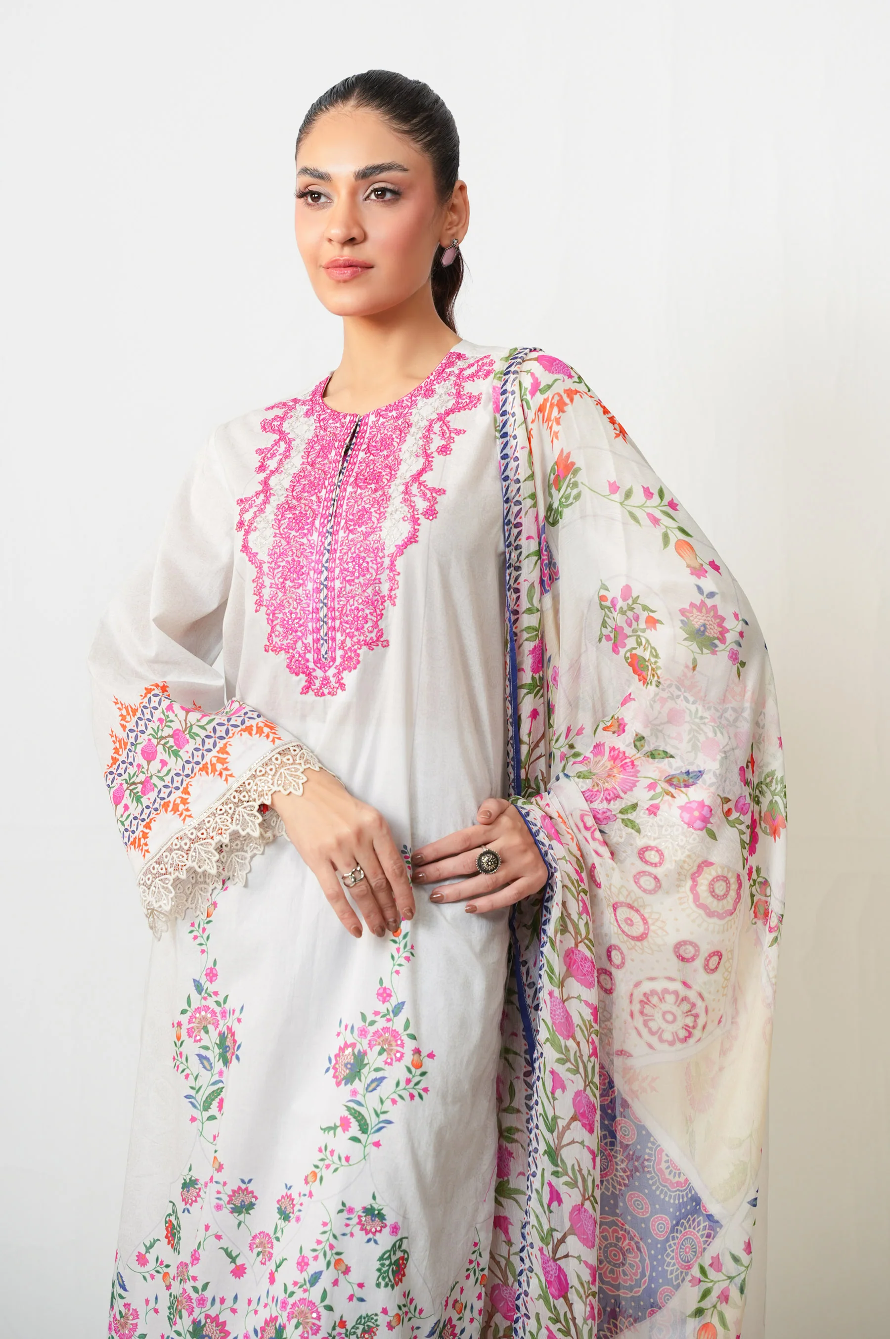 UNSTITCHED EMBROIDERED SUIT - Image 5