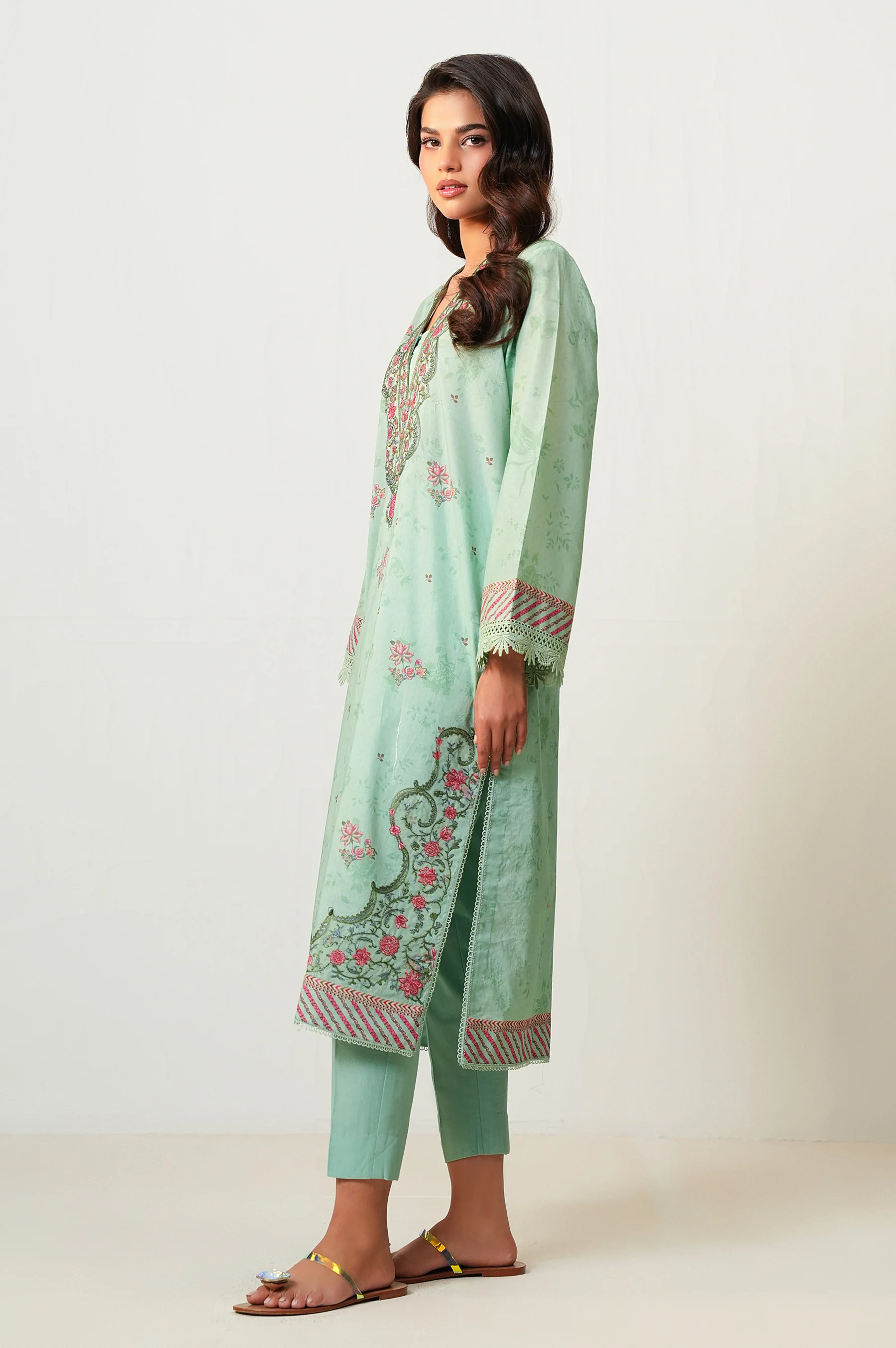 UNSTITCHED EMBROIDERED SUIT - Image 2