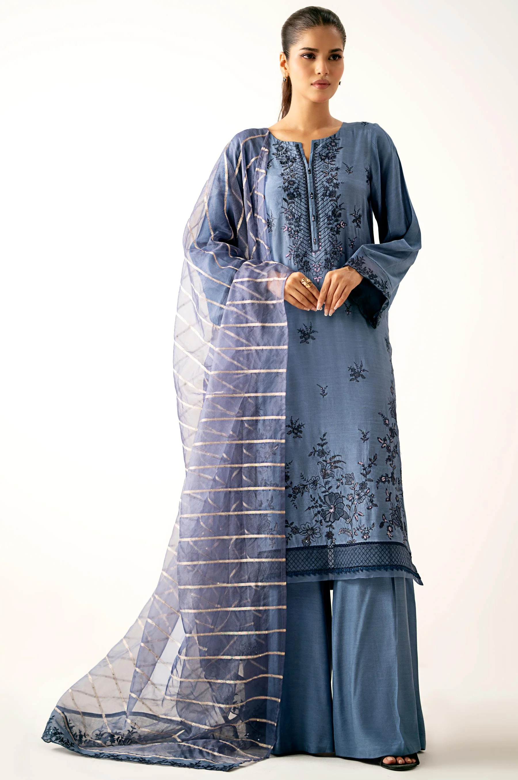 UNSTITCHED EMBROIDERED SUIT - Image 4