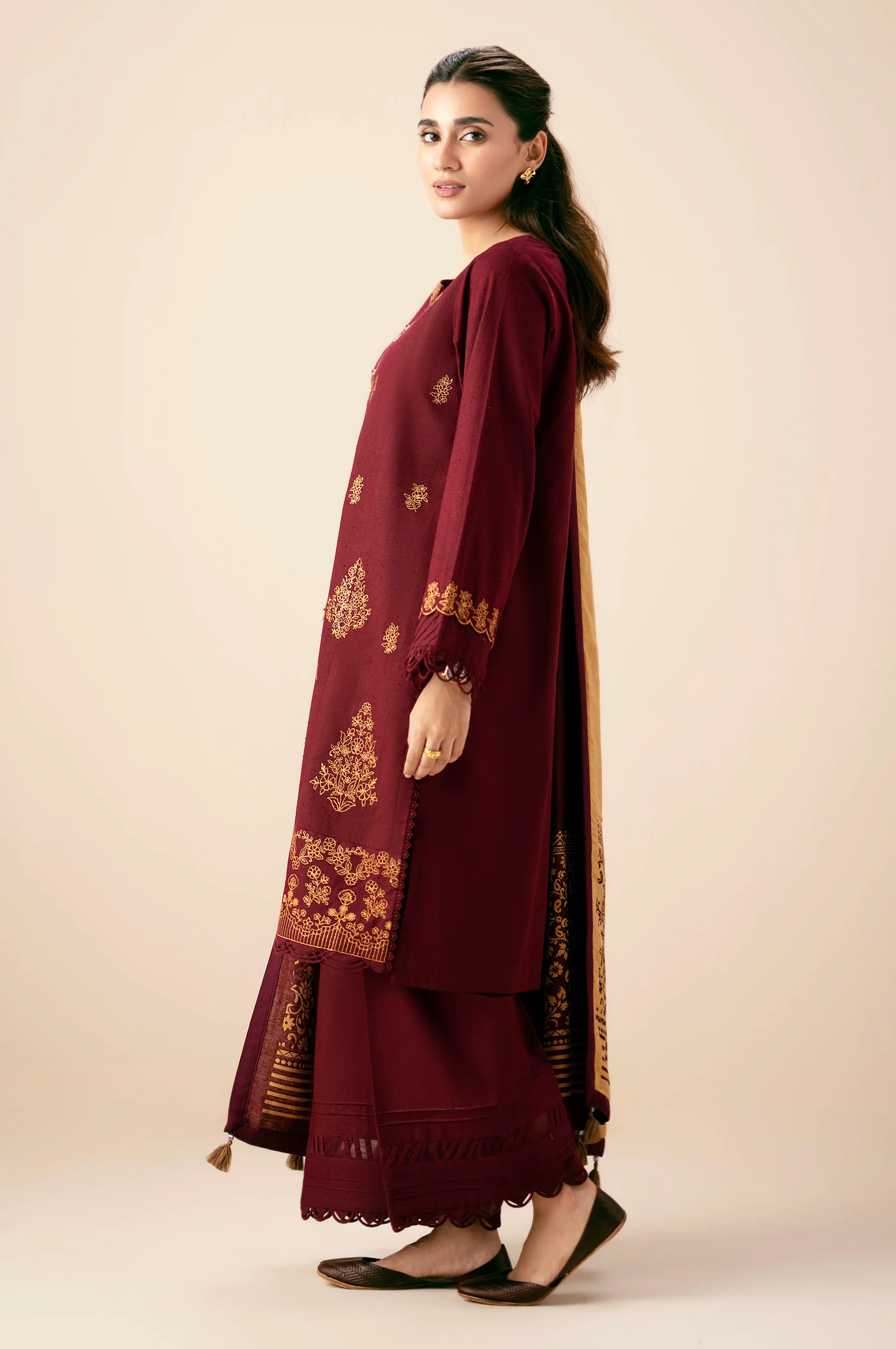 UNSTITCHED EMBROIDERED SUIT - Image 6