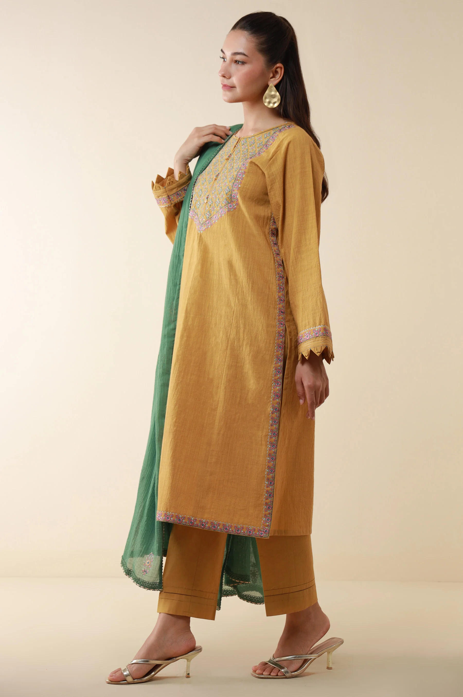 Unstitched 3 Piece Embroidered Textured Lawn Suit - Image 4