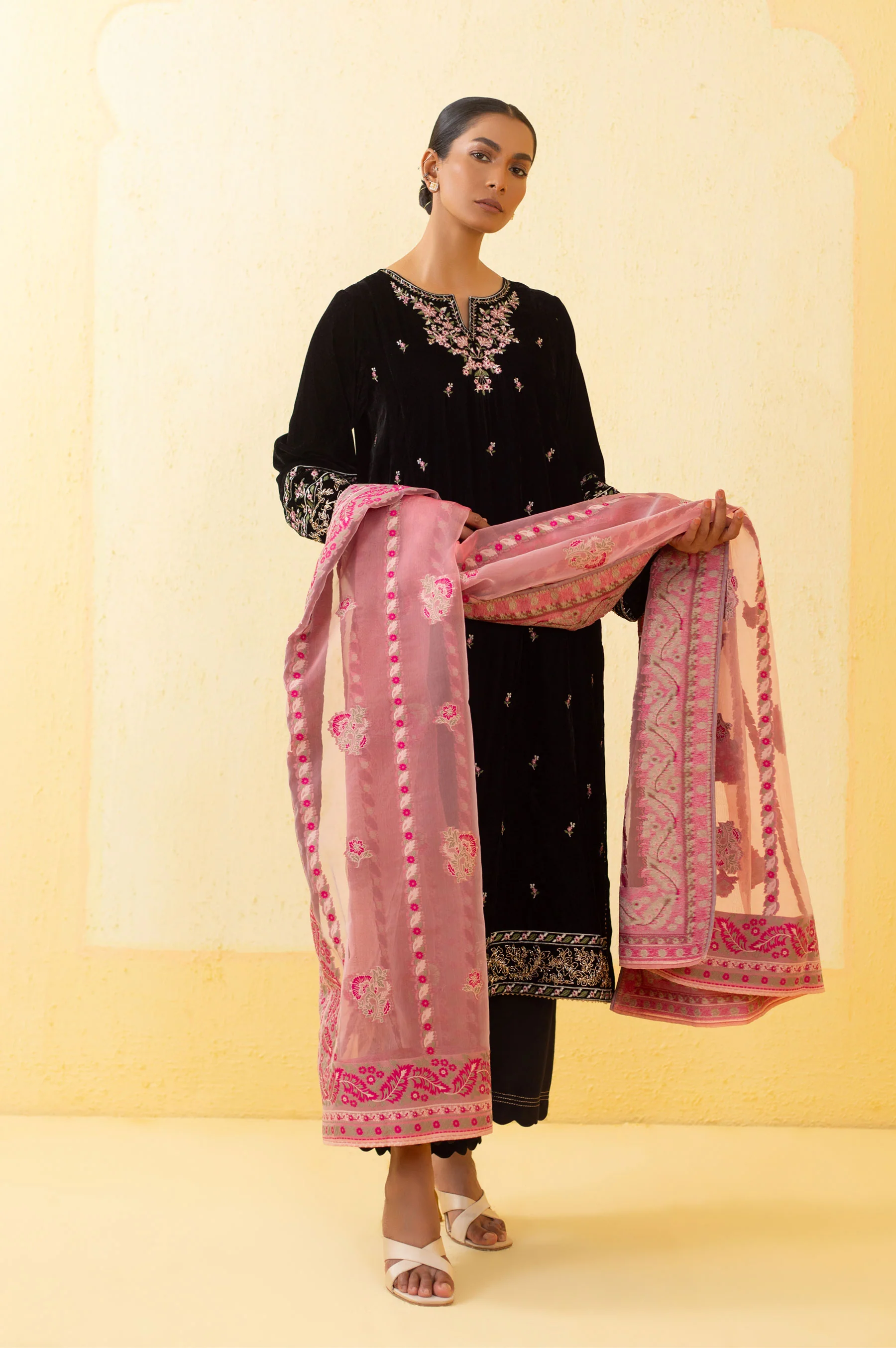Unstitched 3 Piece Embroidered Velvet Suit - Black - Image 2