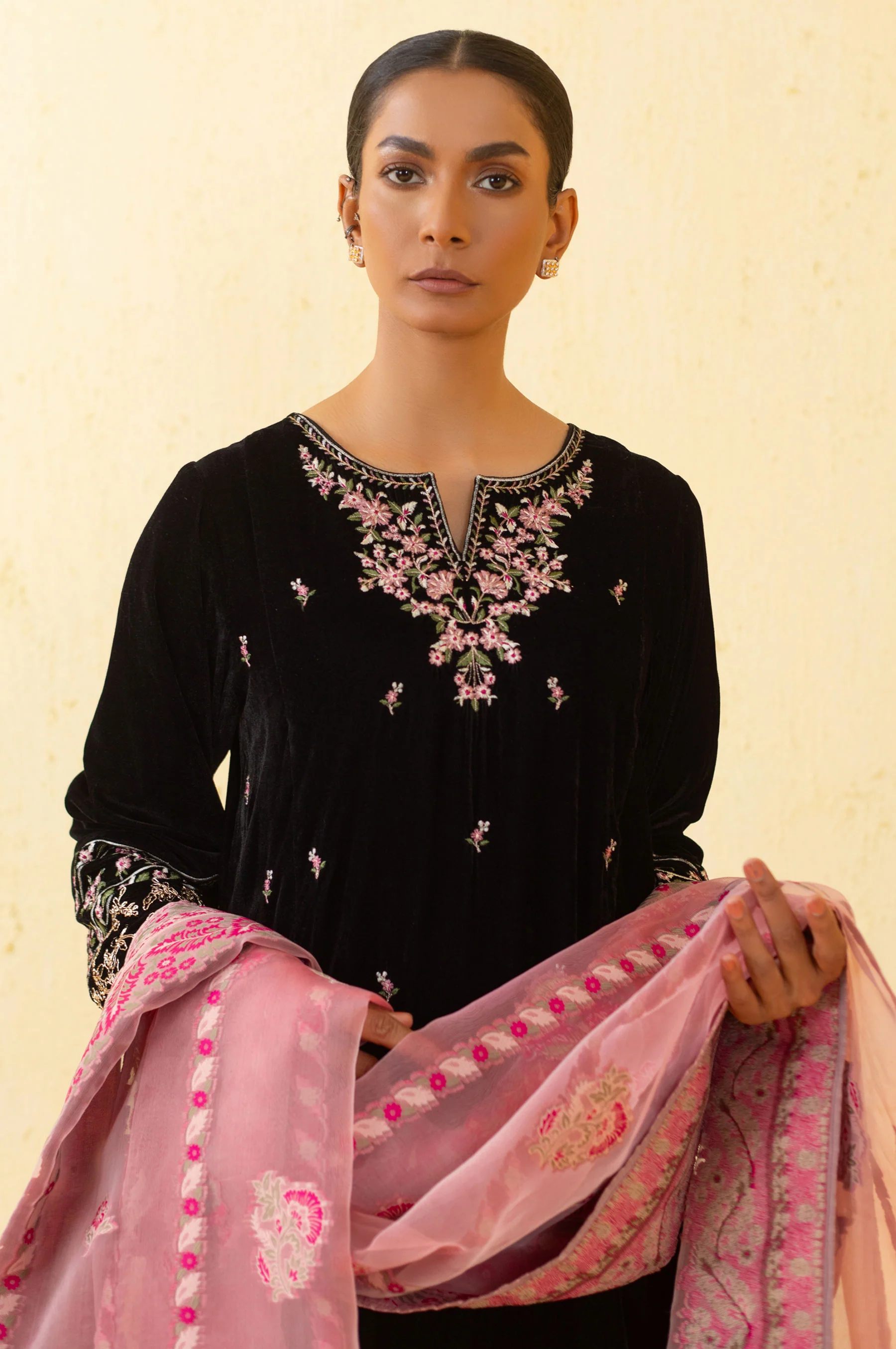 Unstitched 3 Piece Embroidered Velvet Suit - Black - Image 3
