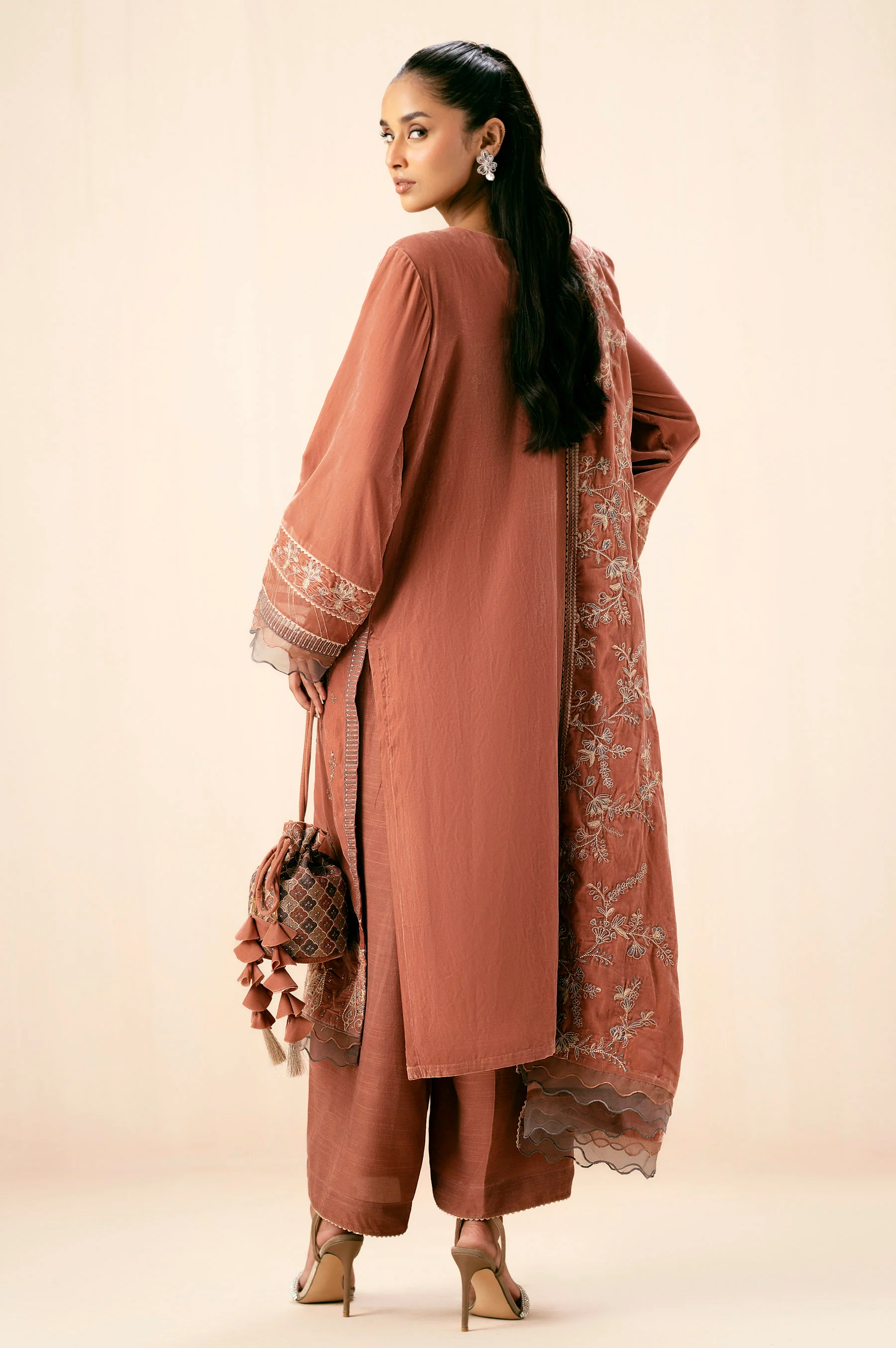 Unstitched 3 Piece Embroidered Velvet Suit - Image 4