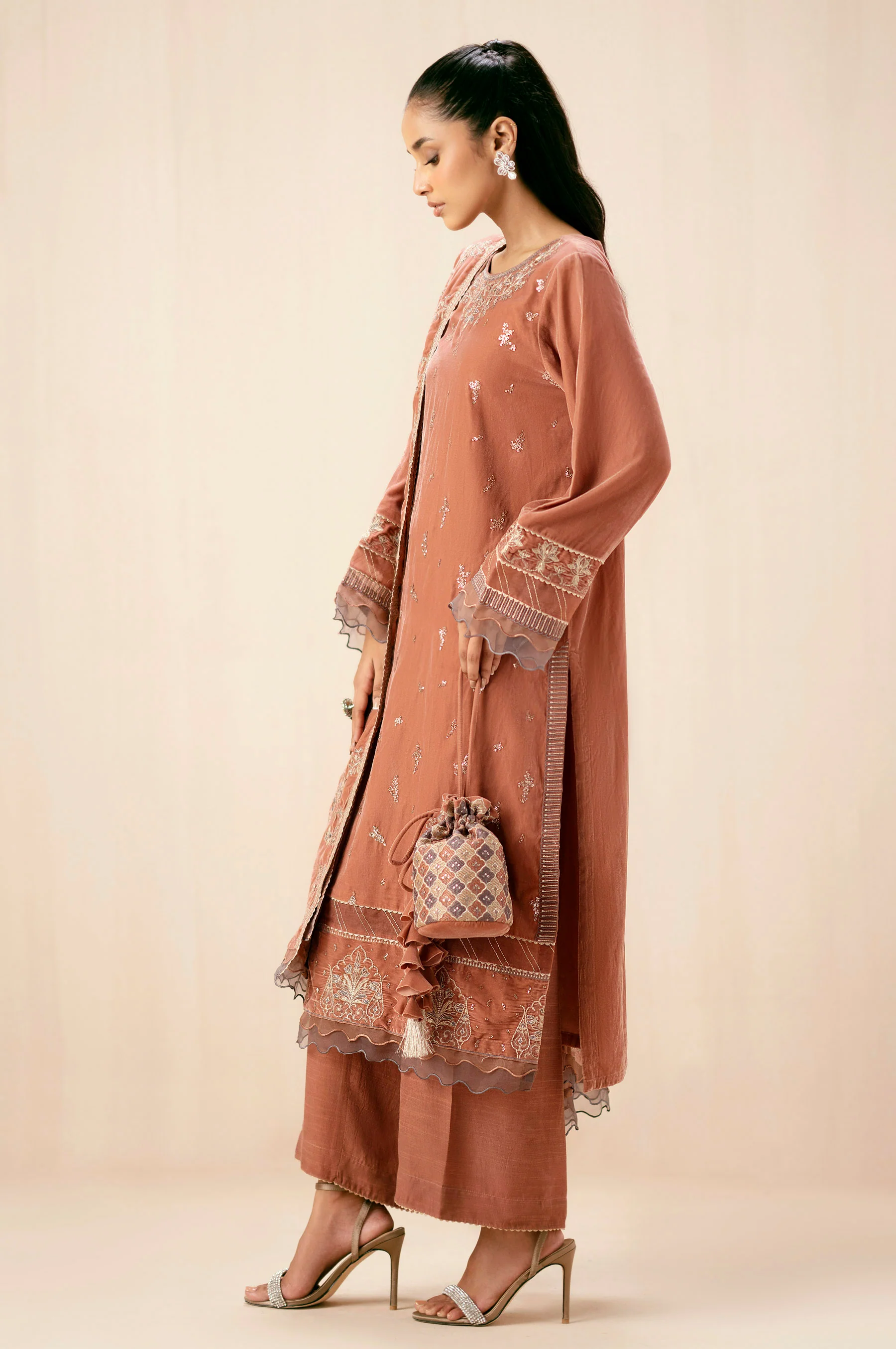 Unstitched 3 Piece Embroidered Velvet Suit - Image 5