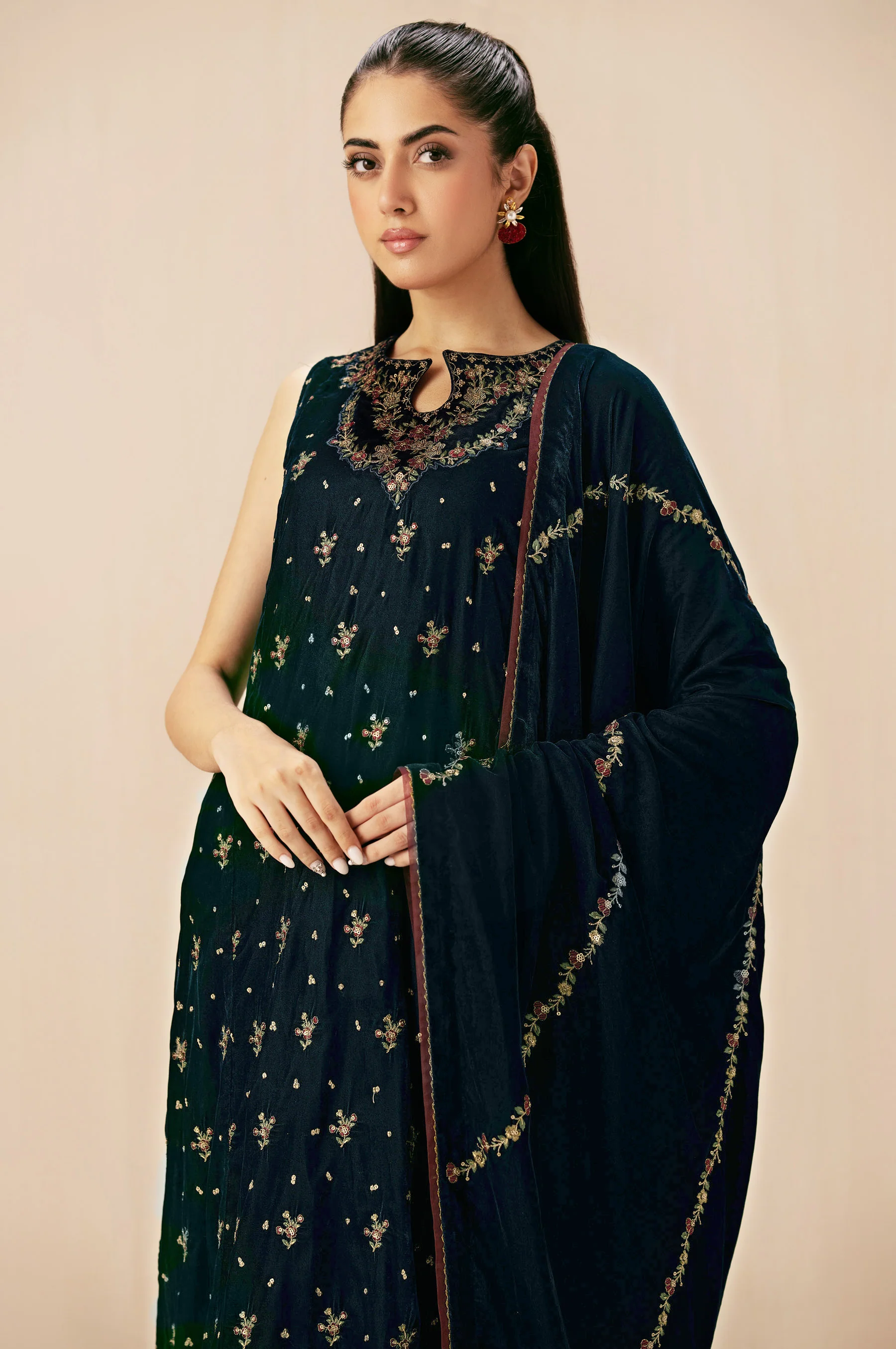 UNSTITCHED EMBROIDERED SUIT - Image 2