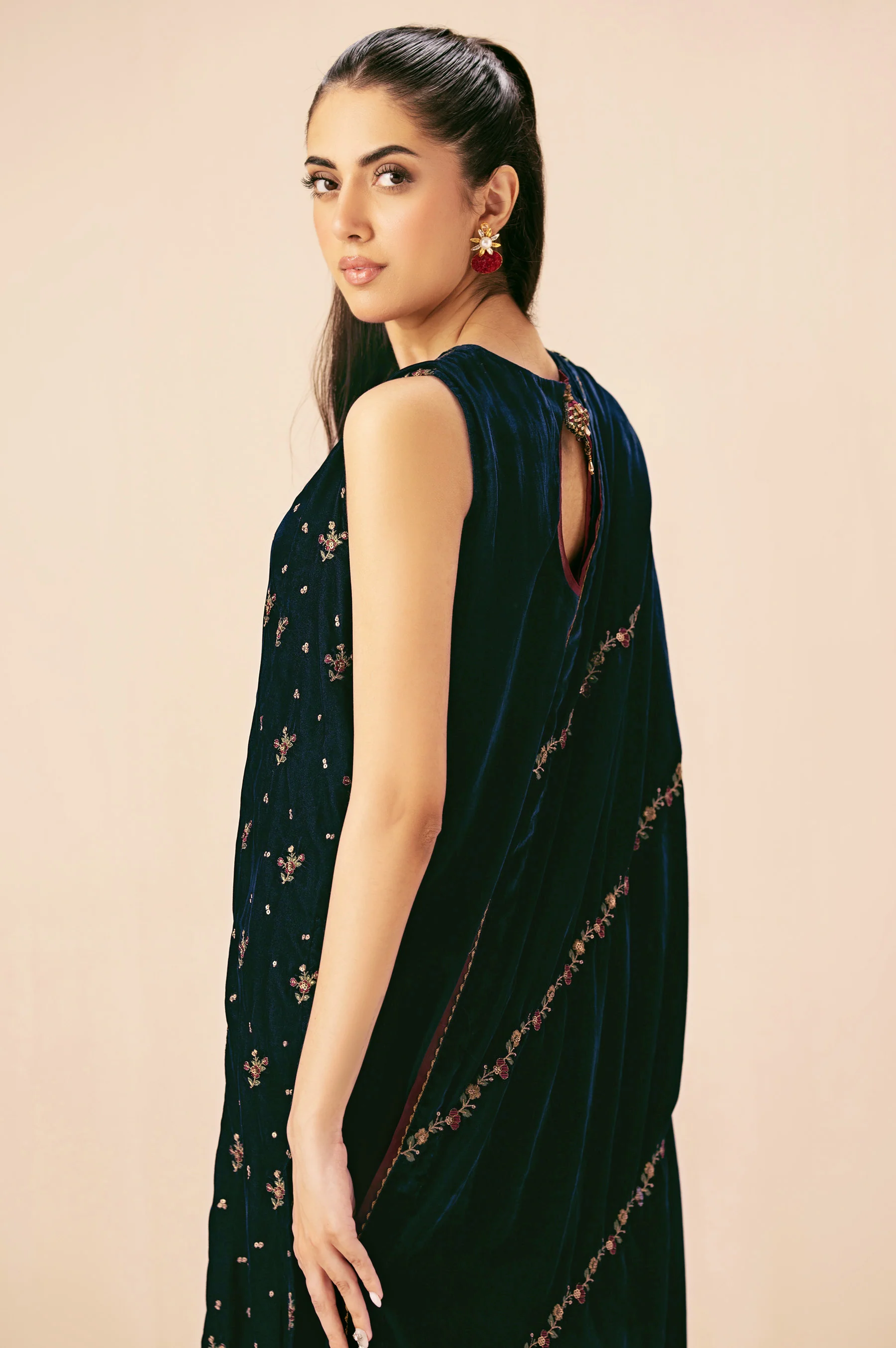 UNSTITCHED EMBROIDERED SUIT - Image 5