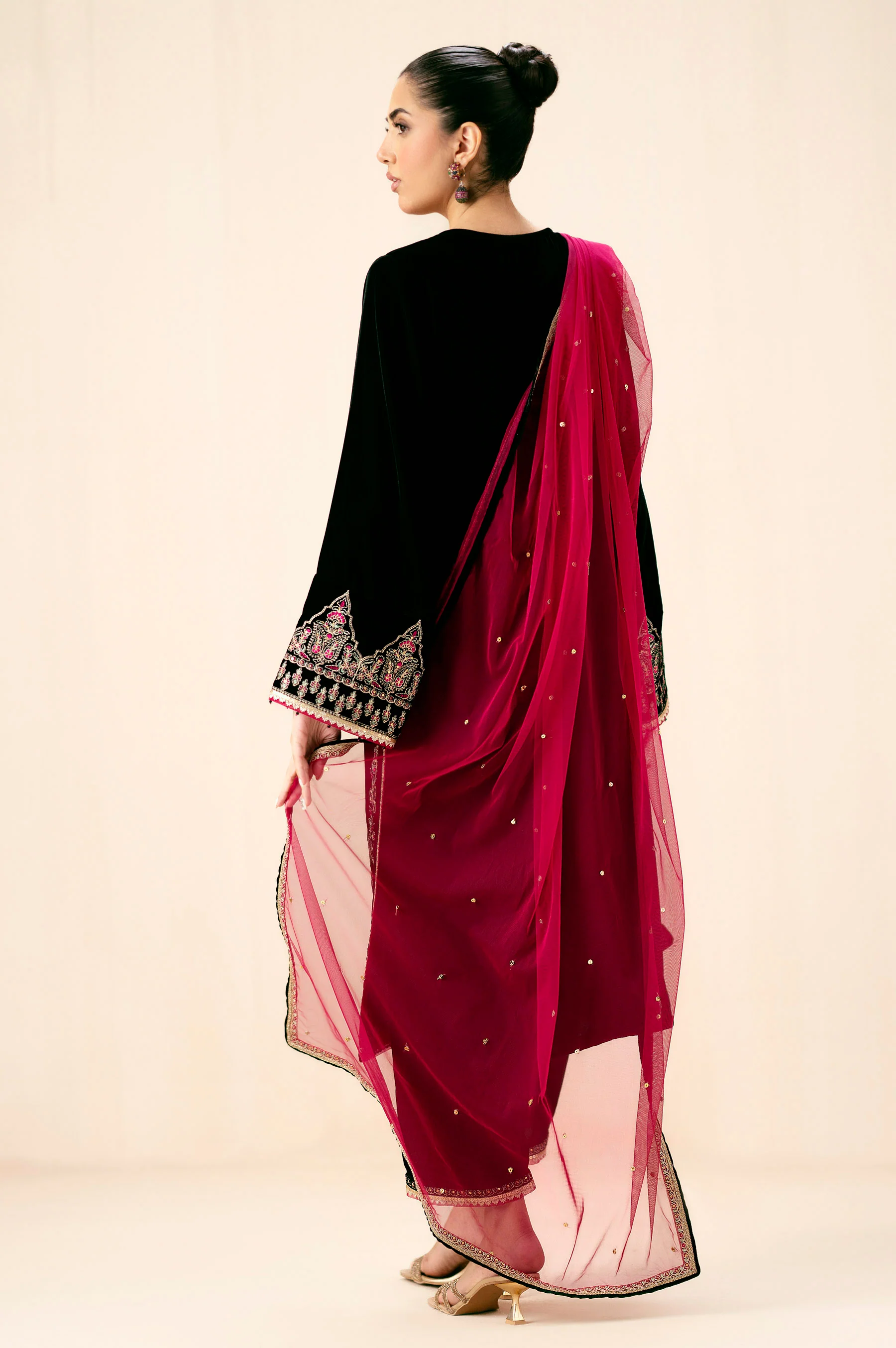 UNSTITCHED EMBROIDERED SUIT - Image 6