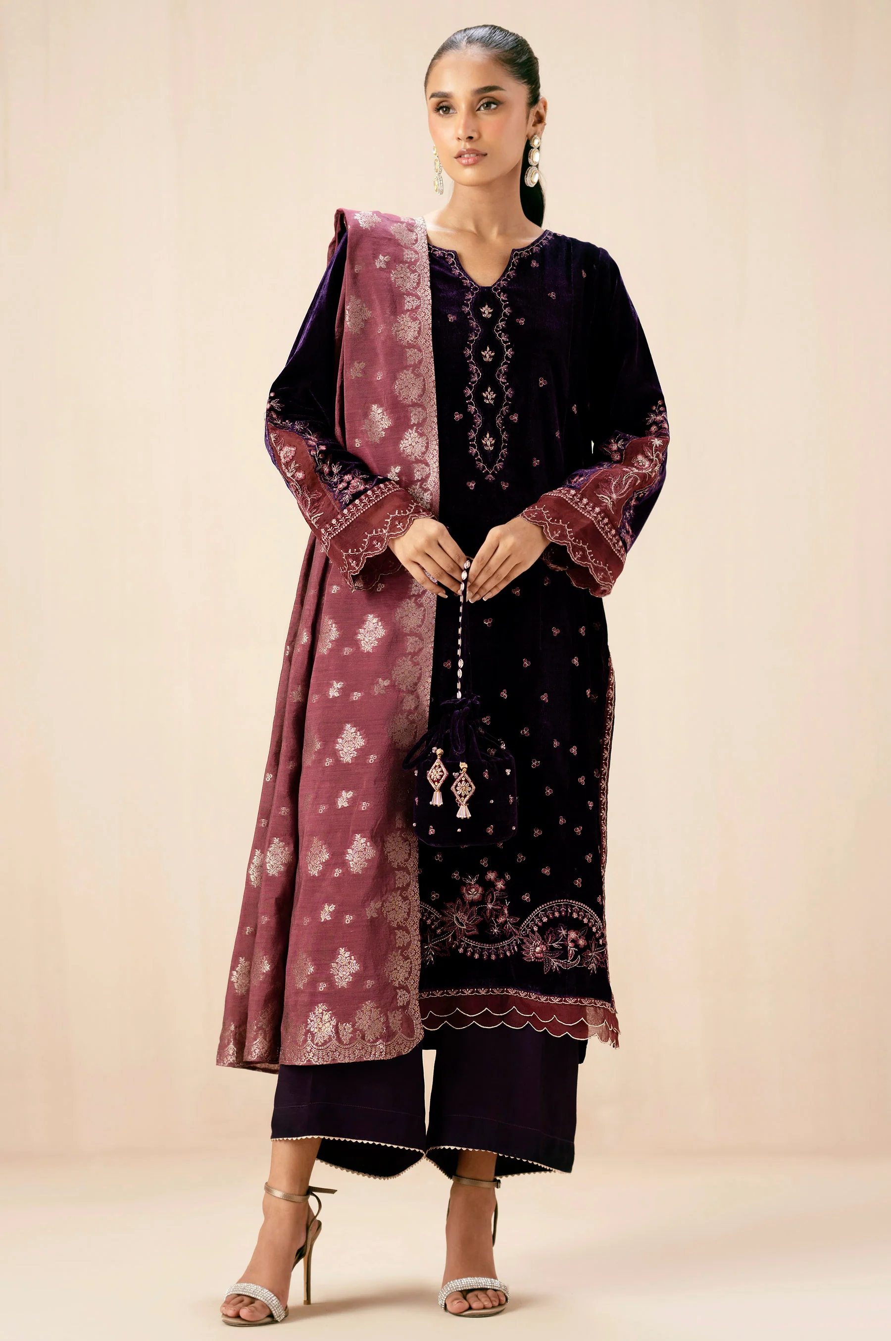 UNSTITCHED EMBROIDERED SUIT - Image 3