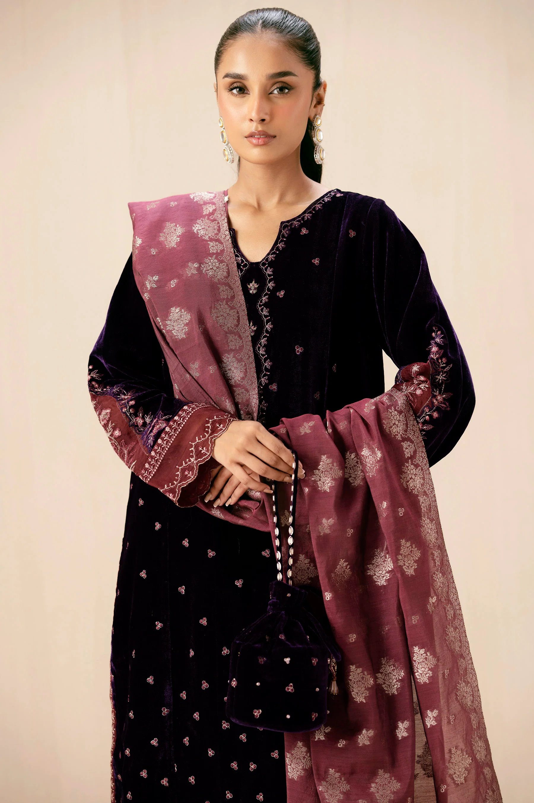 UNSTITCHED EMBROIDERED SUIT - Image 4