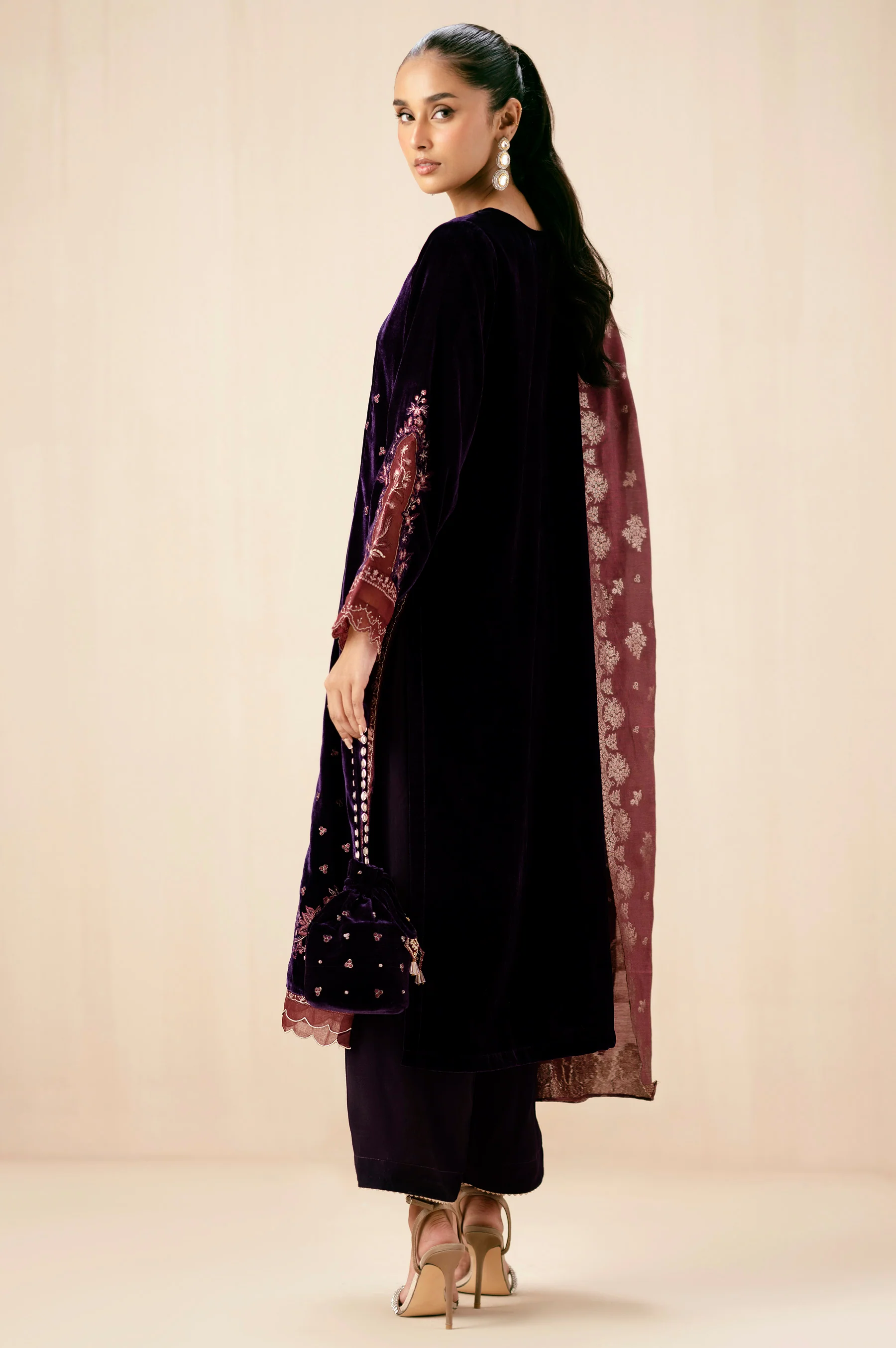 UNSTITCHED EMBROIDERED SUIT - Image 5