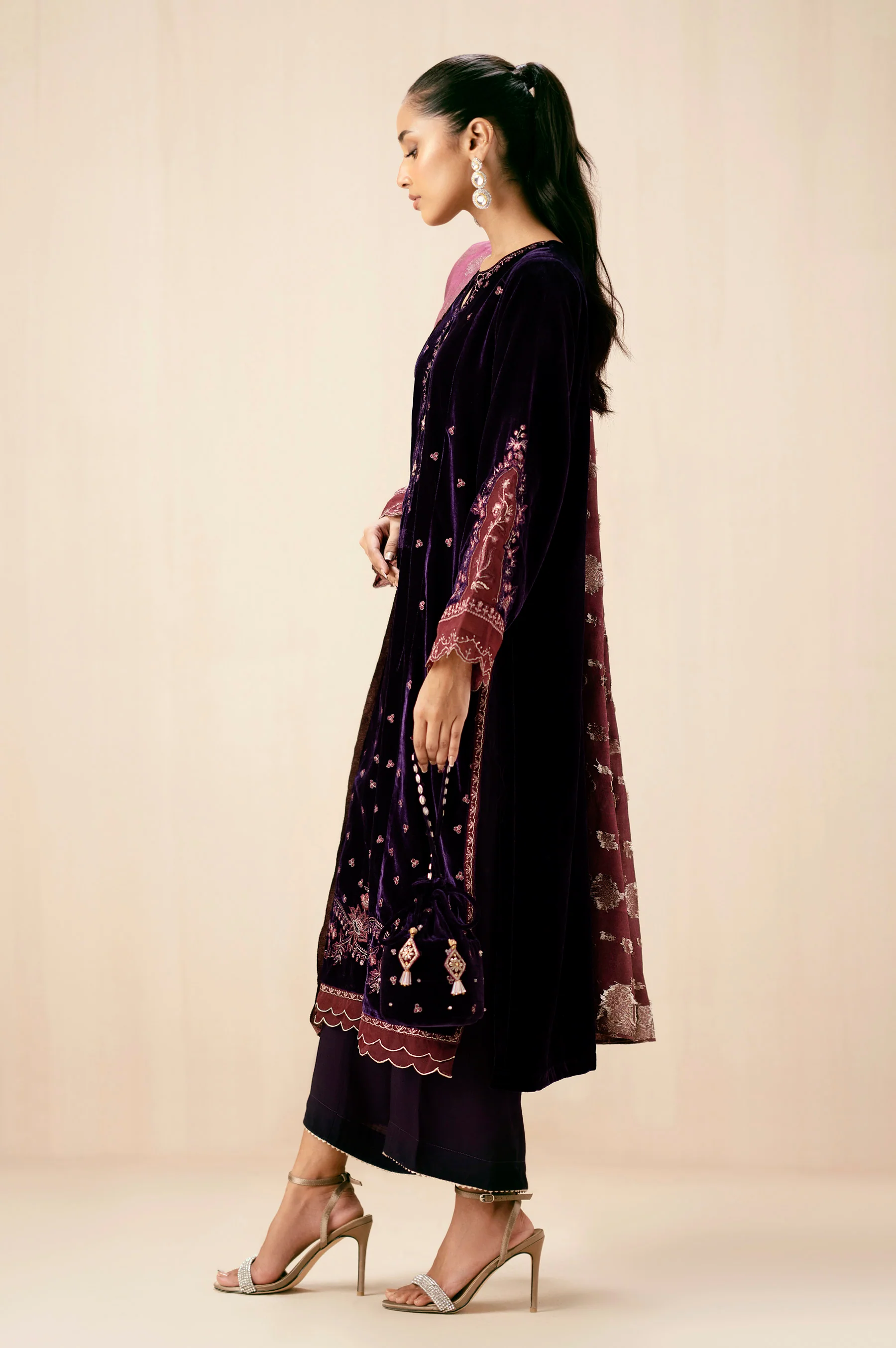 UNSTITCHED EMBROIDERED SUIT - Image 6