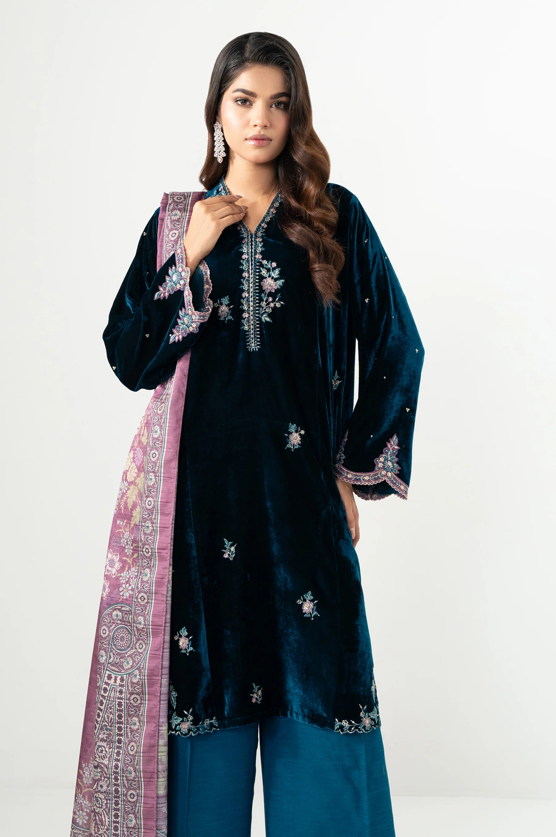 EMBROIDERED SUIT - Image 2