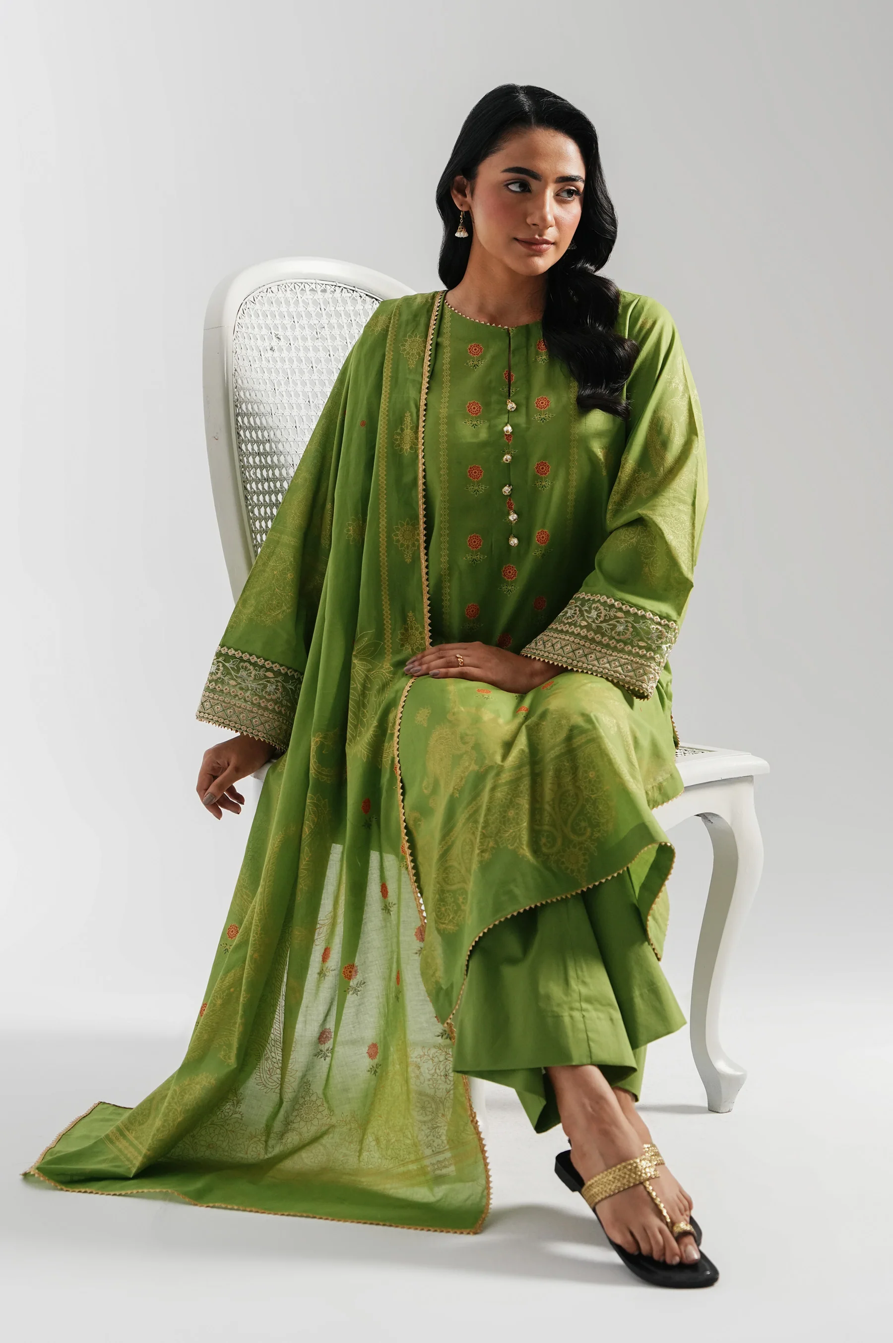 UNSTITCHED EMBROIDERED SUIT - Image 4