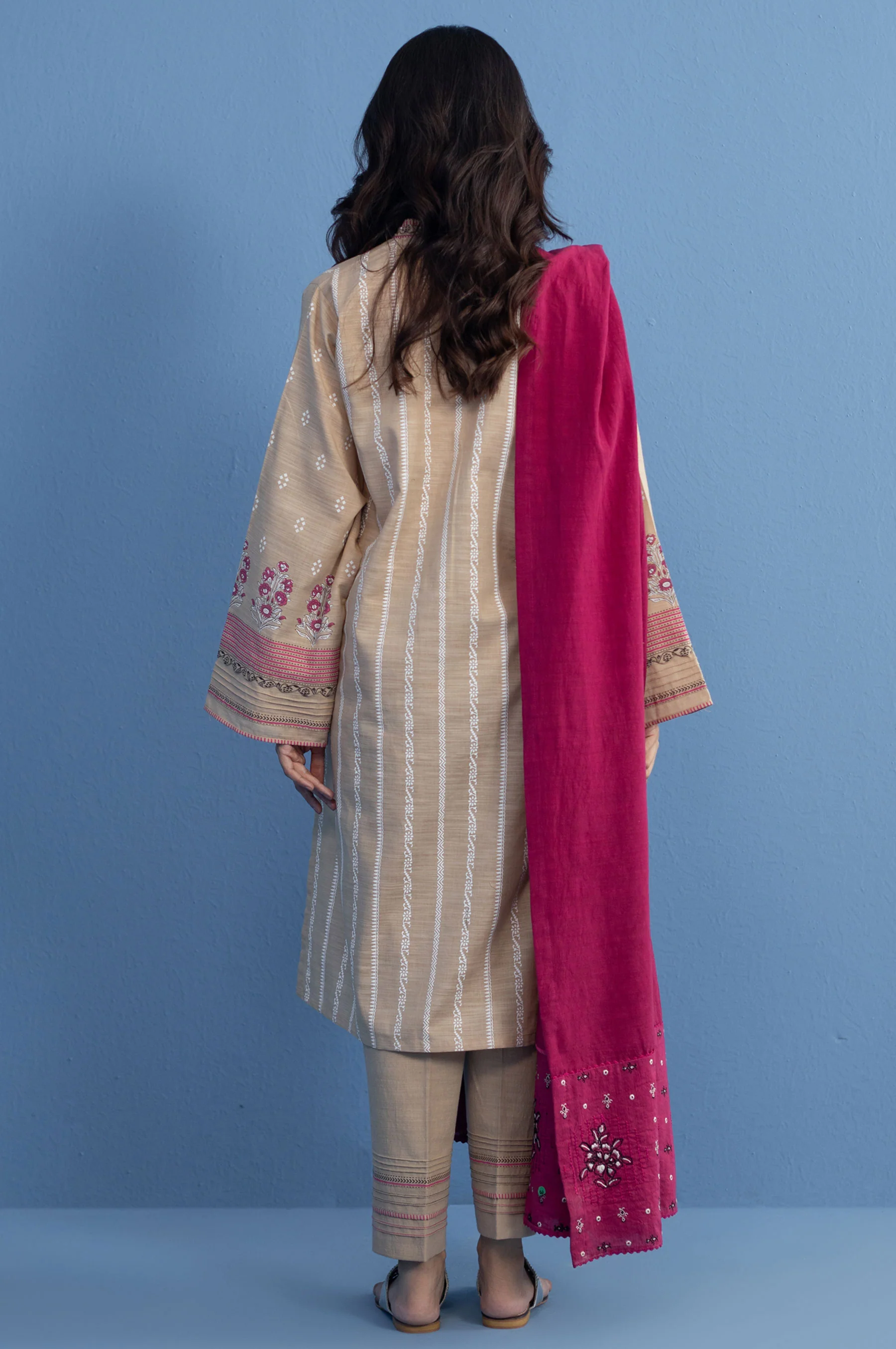 Unstitched 3 Piece Paste Printed Khaddar Suit - Image 7