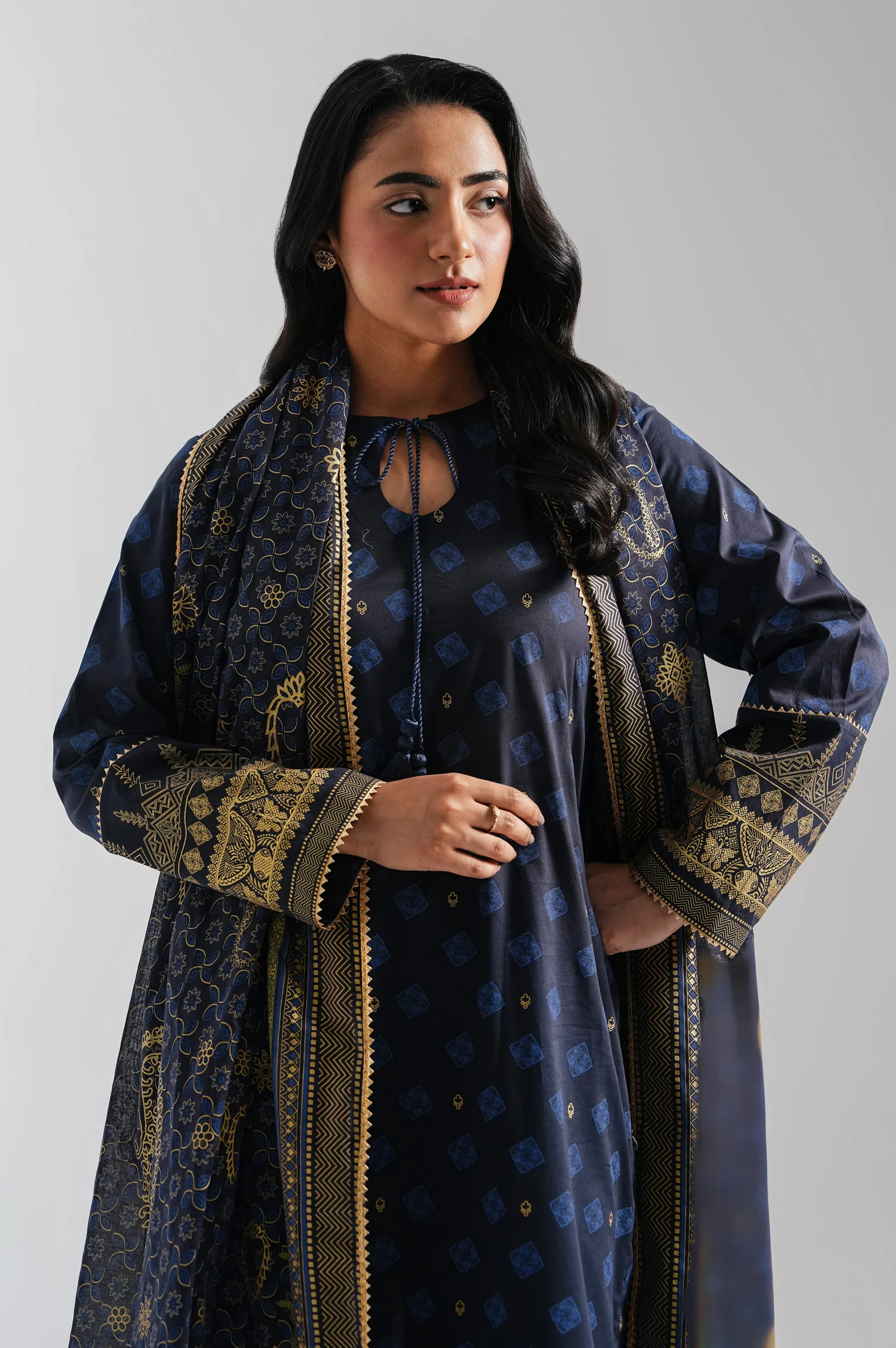 UNSTITCHED PRINTED SUIT - Image 2