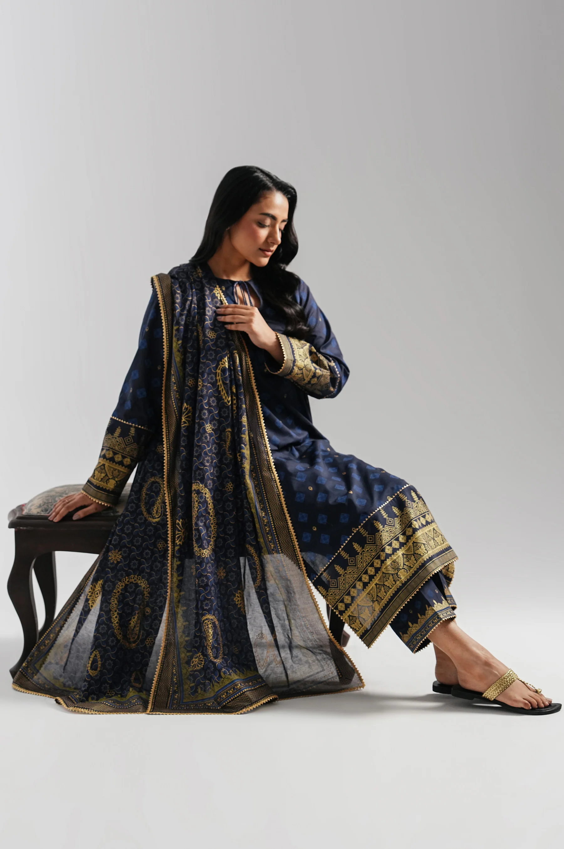 UNSTITCHED PRINTED SUIT - Image 4