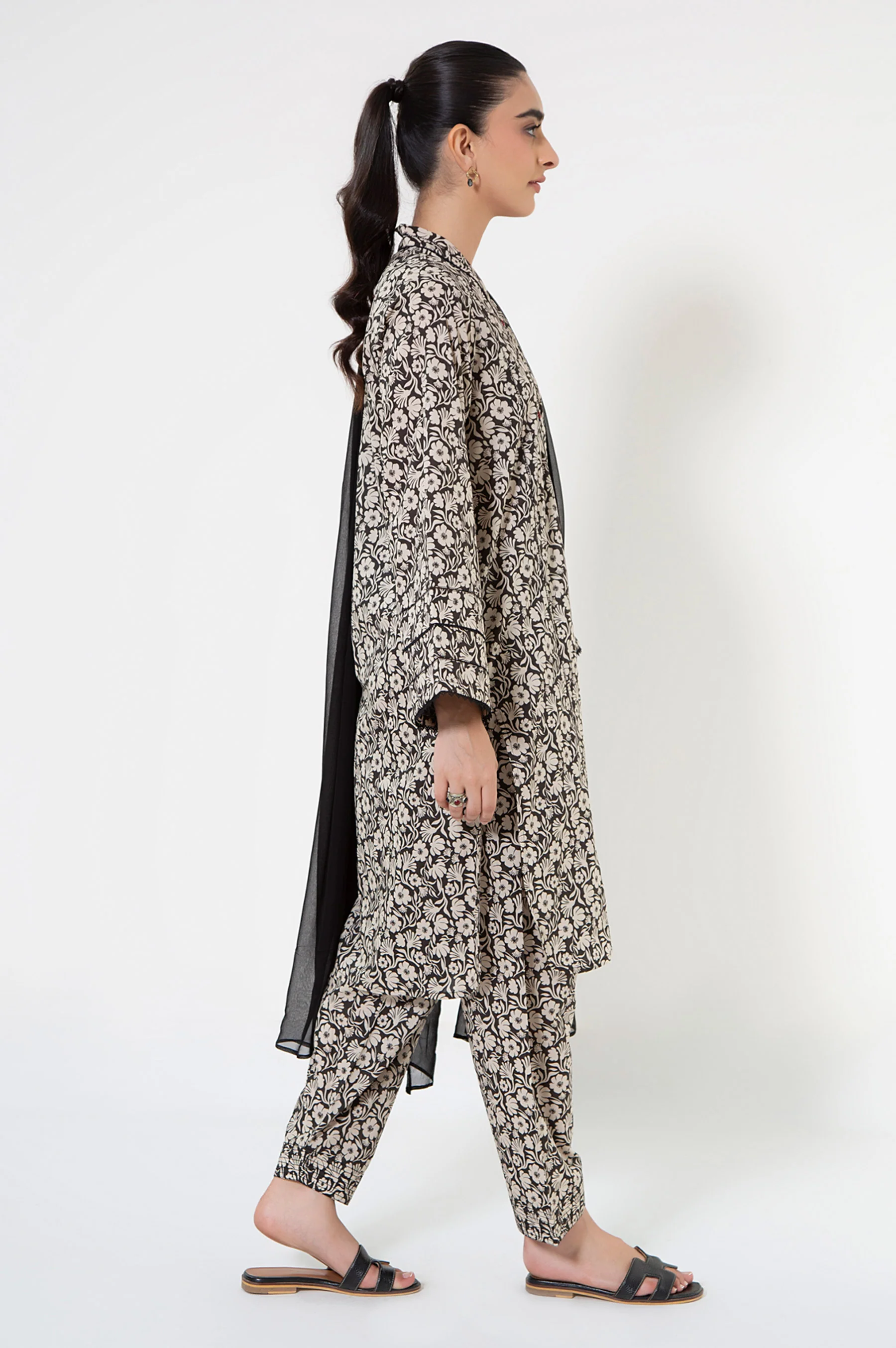 Unstitched 3 Piece Printed Cambric Suit - Image 4