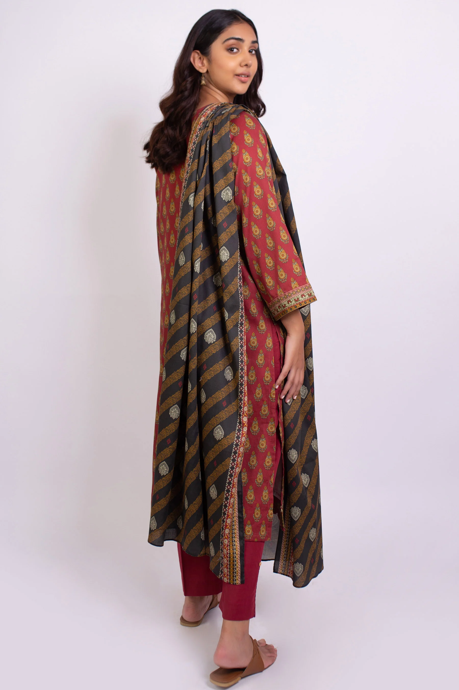 Unstitched 3 Piece Printed Cottel Suit - Image 3