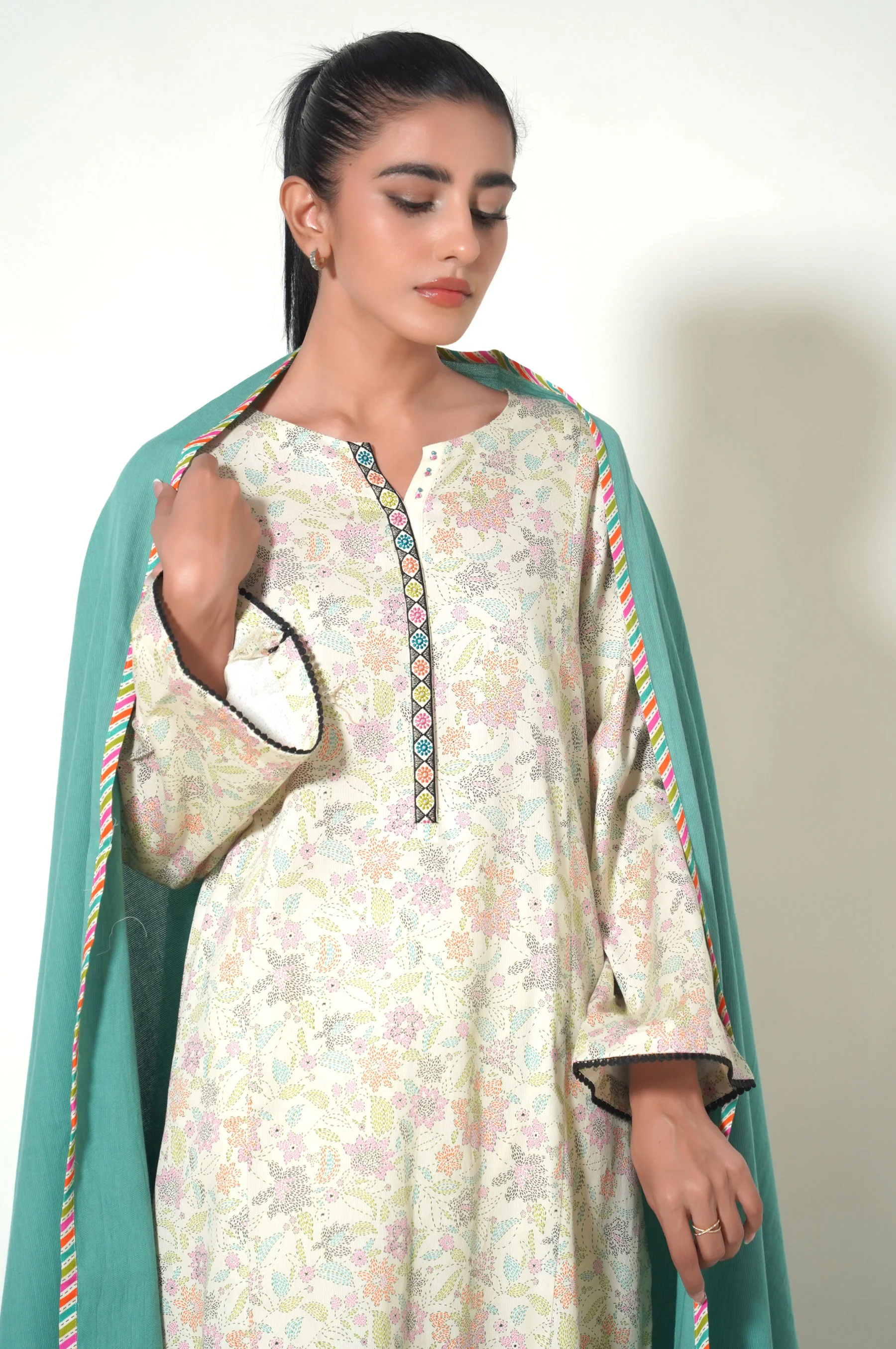 Unstitched 3 Piece Printed Cottle Suit - Image 5