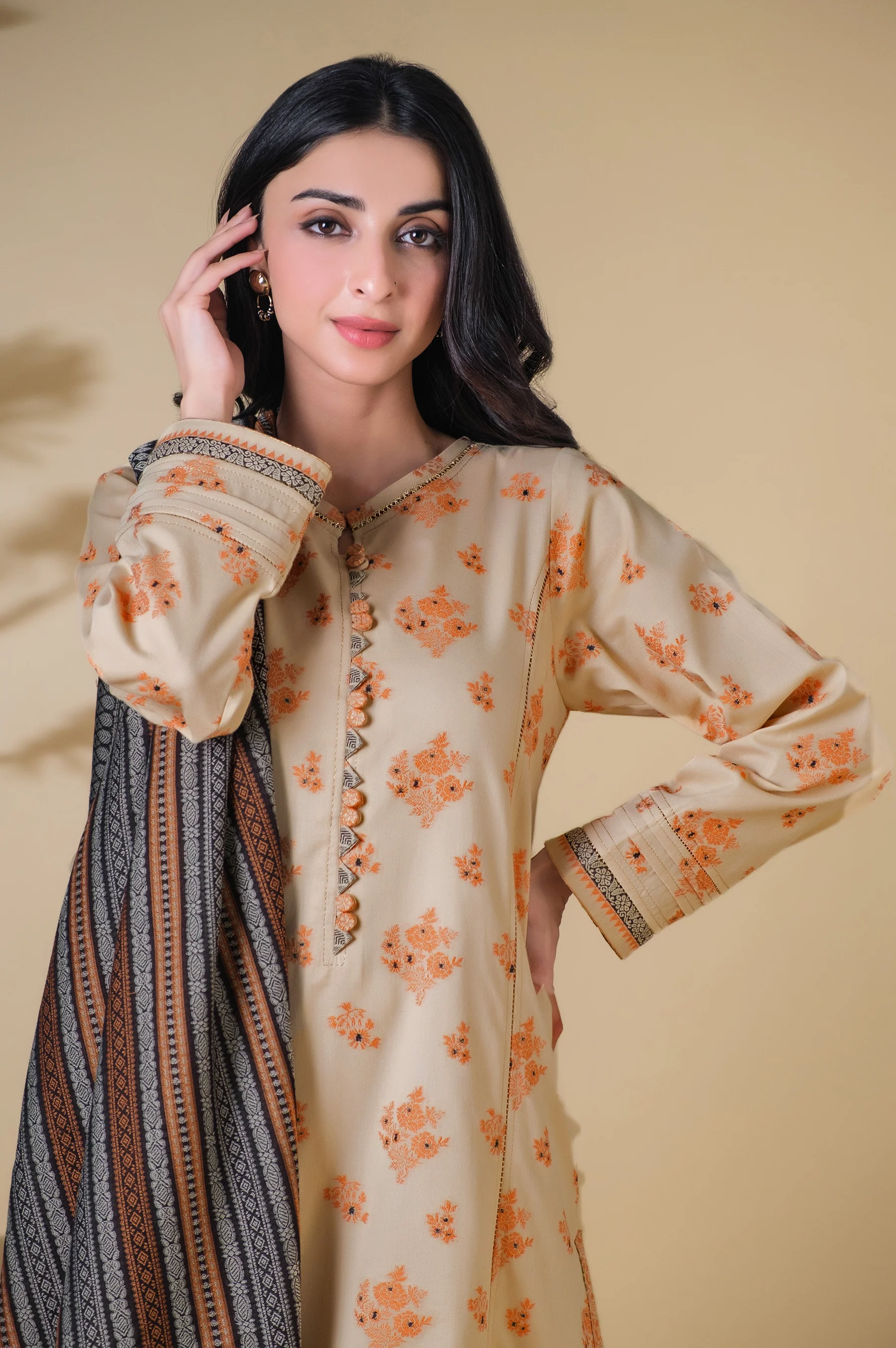 Unstitched 3 Piece Dyed Jacquard Suit - Image 2