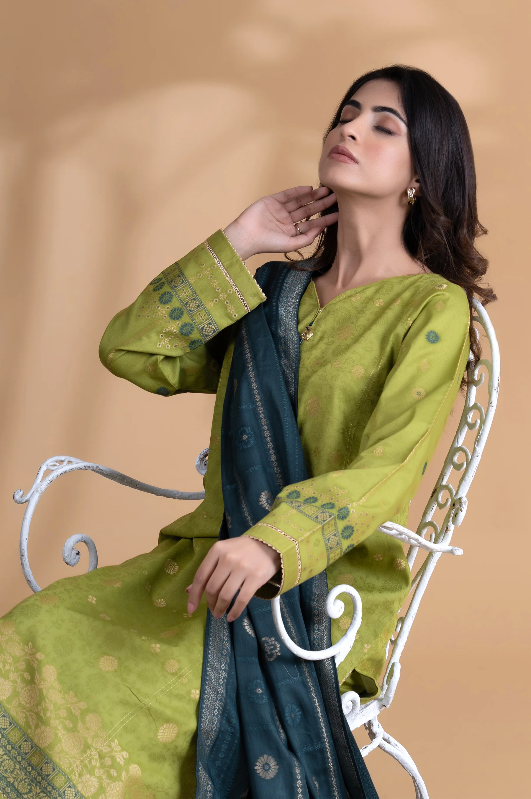 Unstitched 3 Piece Dyed Jacquard Suit - Image 5