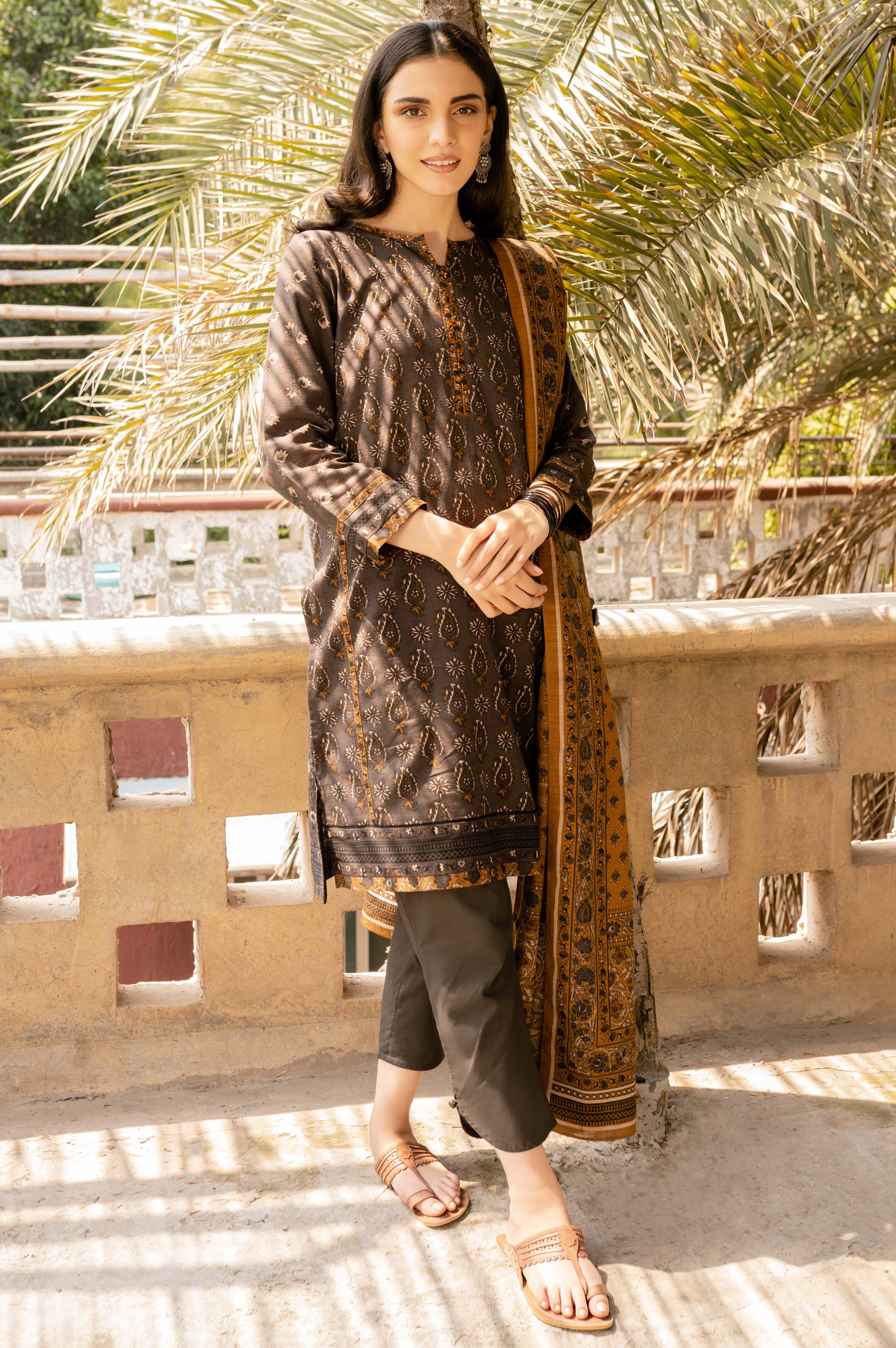 Unstitched 3 Piece Printed Khaddar Suit