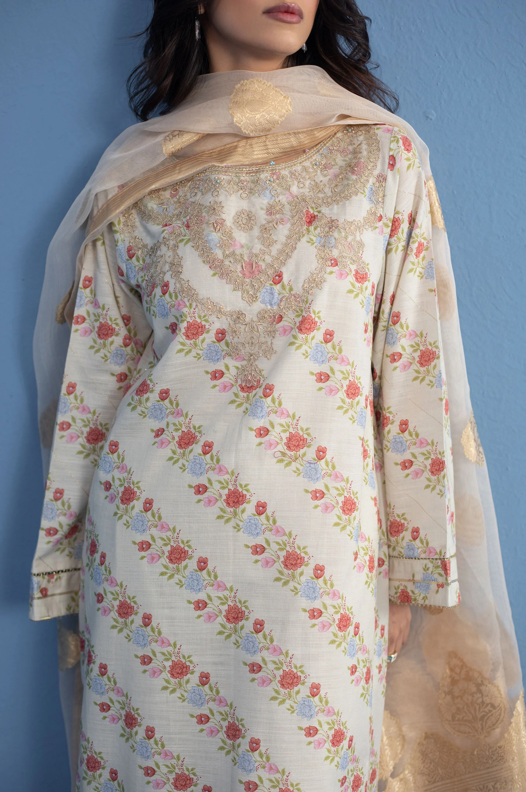 Unstitched 3 Piece Printed Khaddar Suit - Image 4