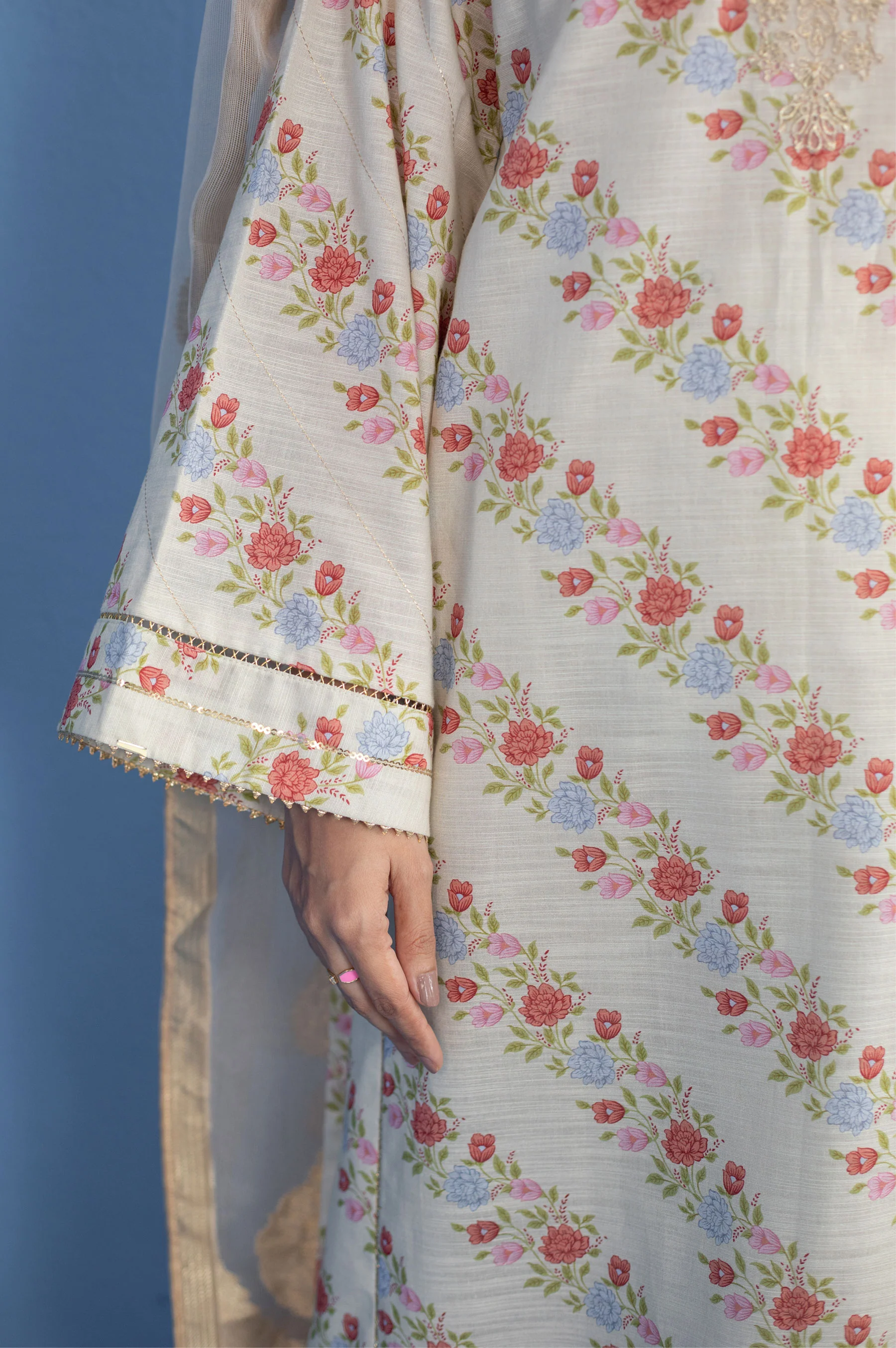 Unstitched 3 Piece Printed Khaddar Suit - Image 5