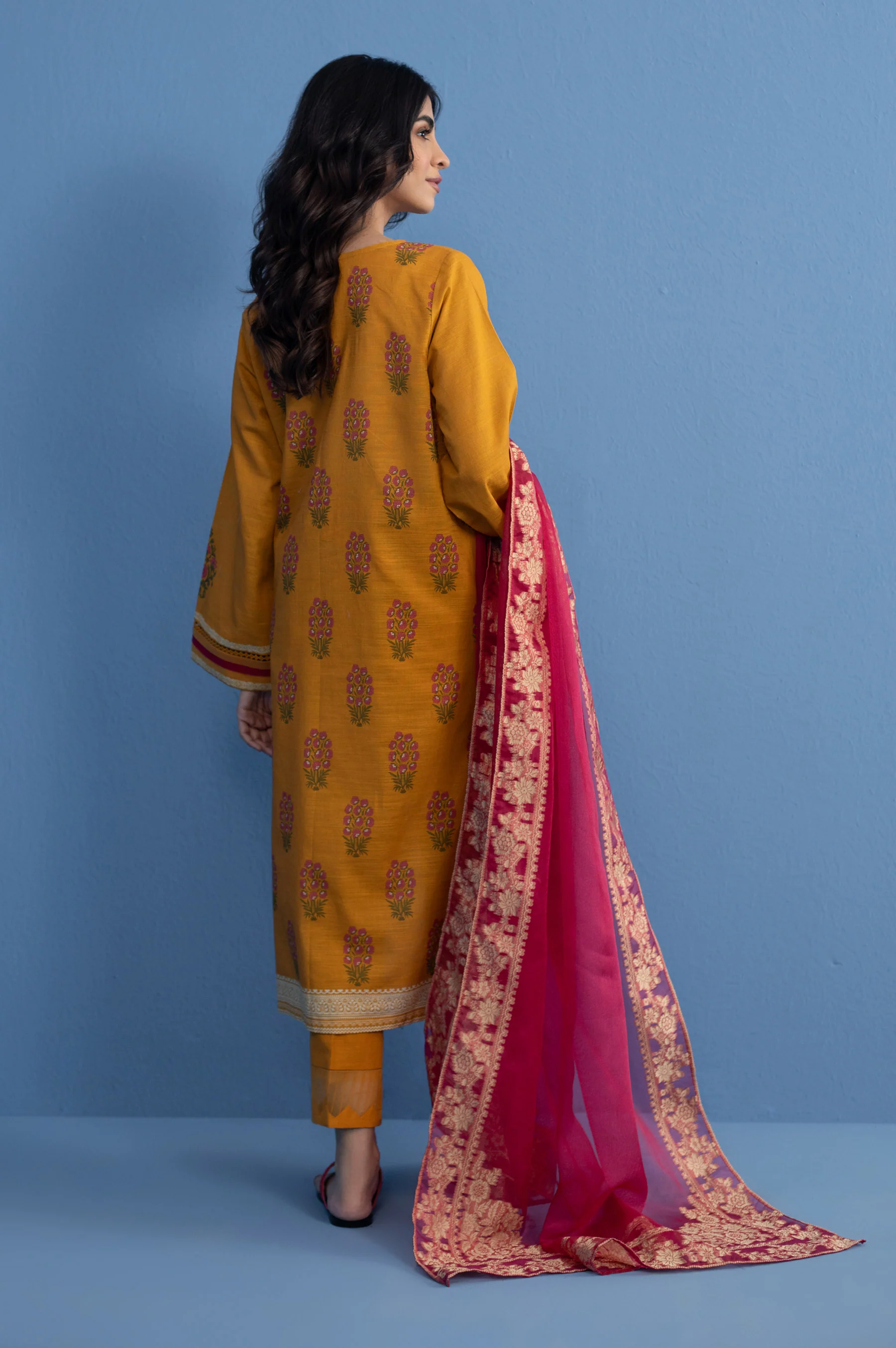Unstitched 3 Piece Printed Khaddar Suit - Image 4