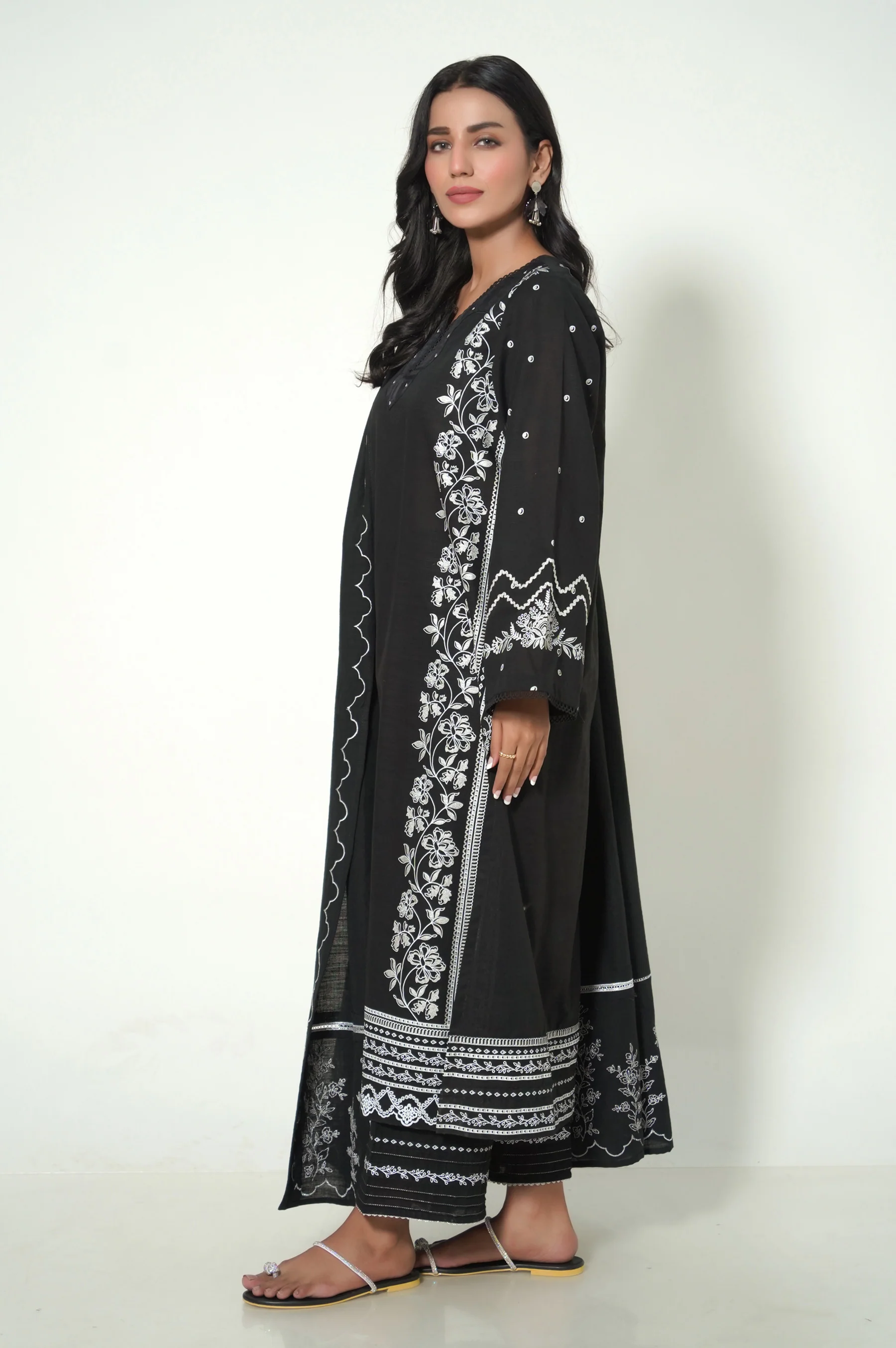 Unstitched 3 Piece Printed Khaddar Suit - Image 3