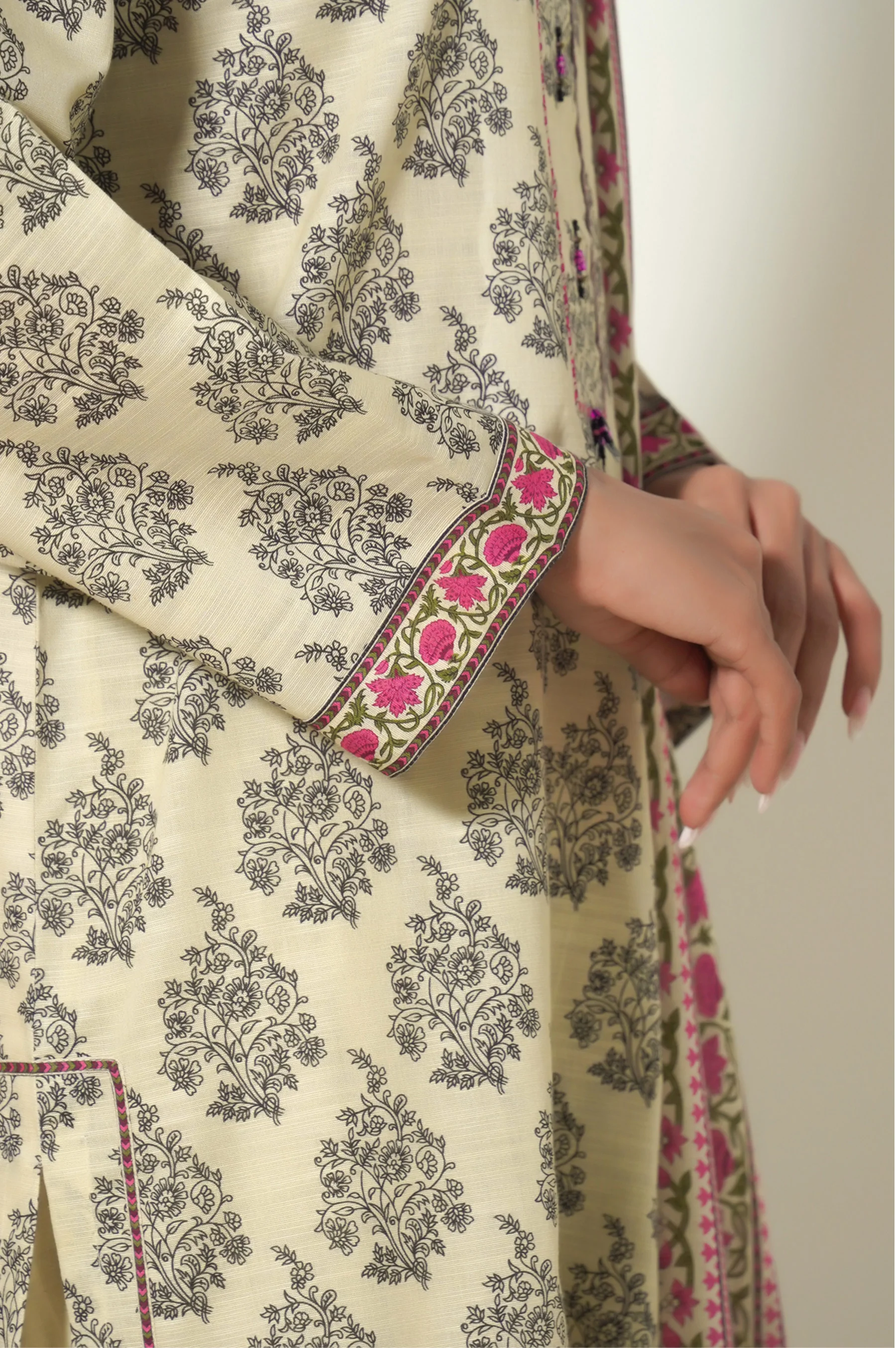 Unstitched 3 Piece Printed Khaddar Suit - Image 6