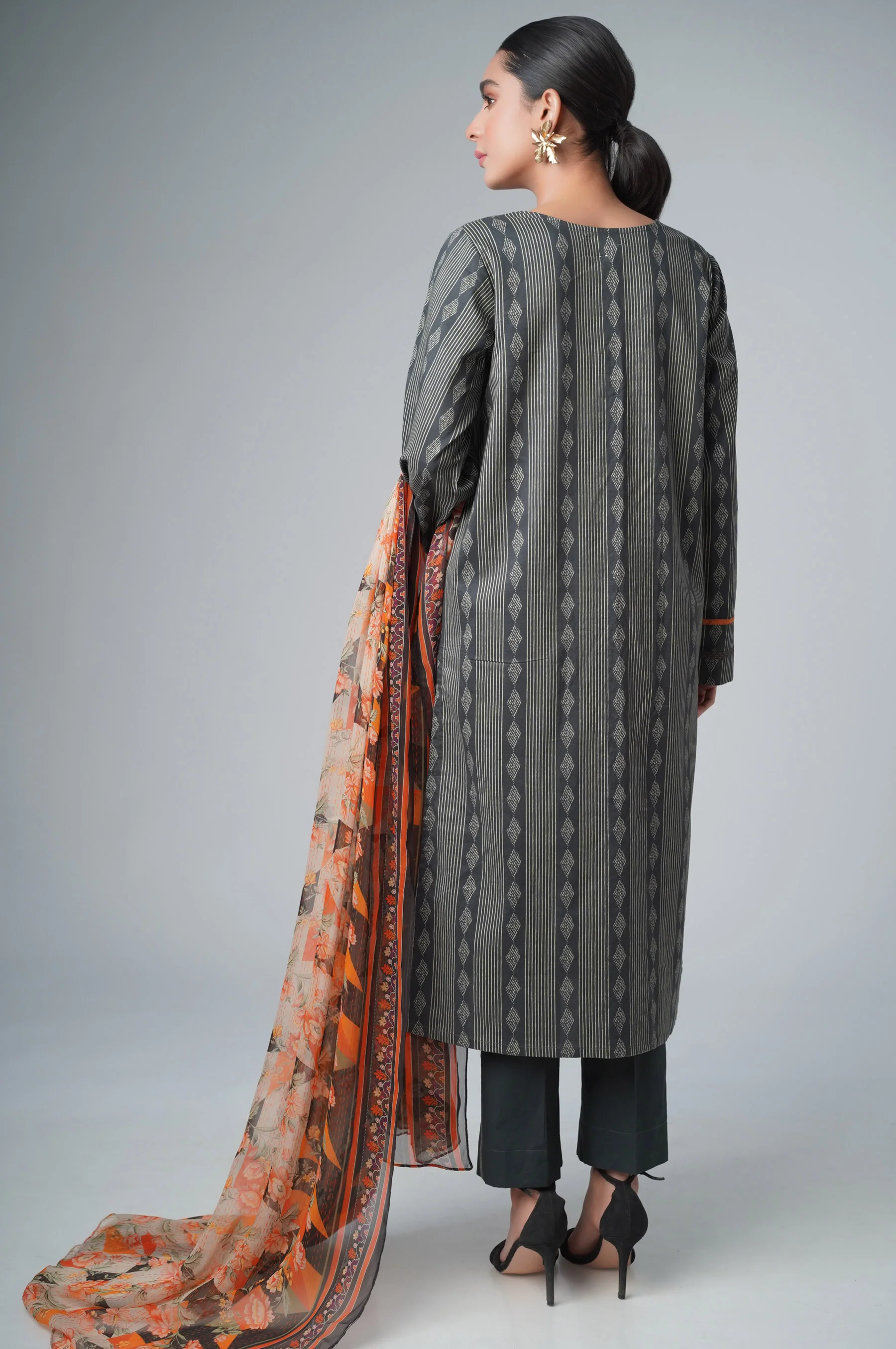 Unstitched 3 Piece Printed Lawn Shirt with Chiffon Dupatta - Image 4