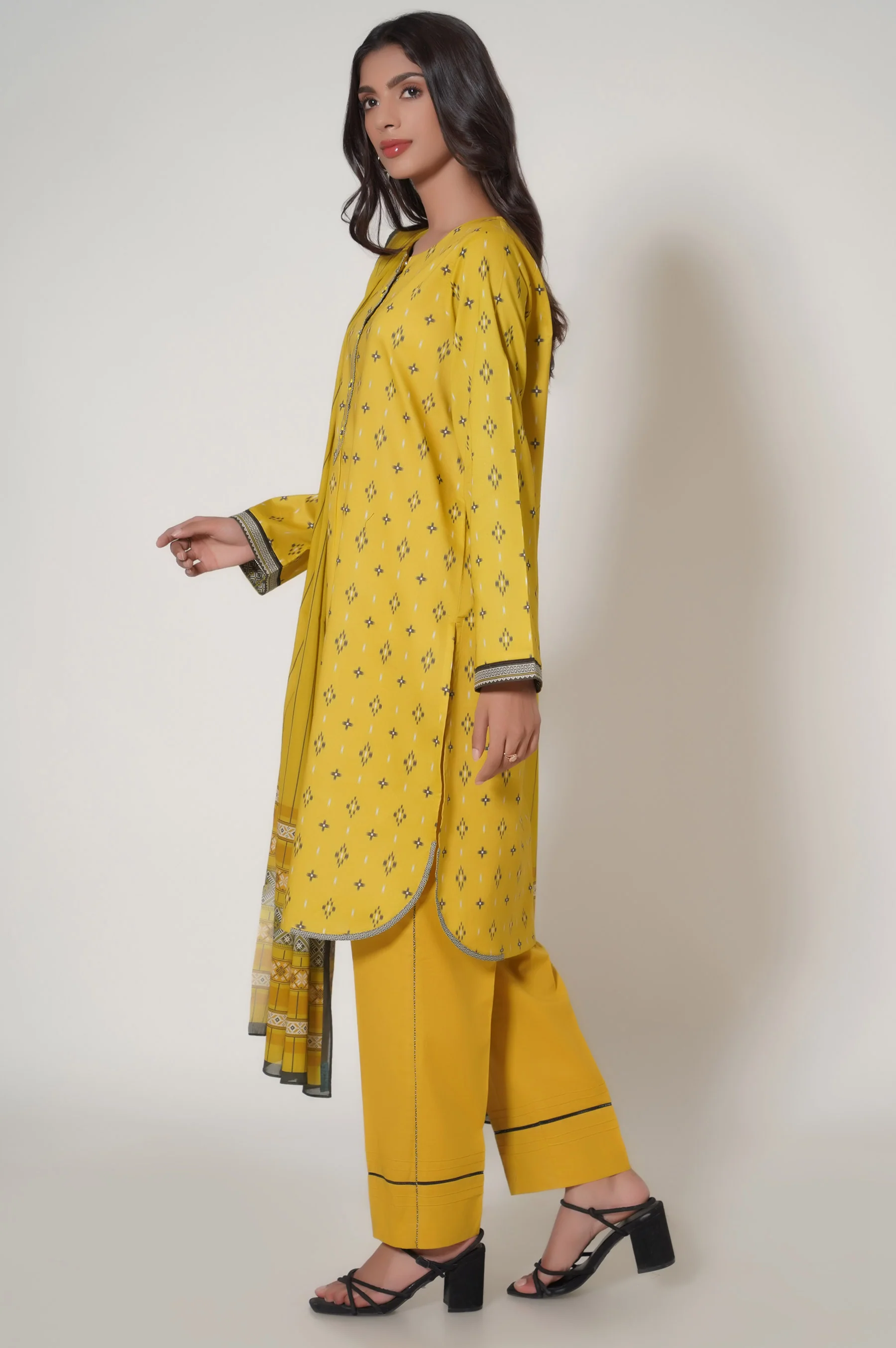 Unstitched 3 Piece Printed Cambric Suit - Image 2