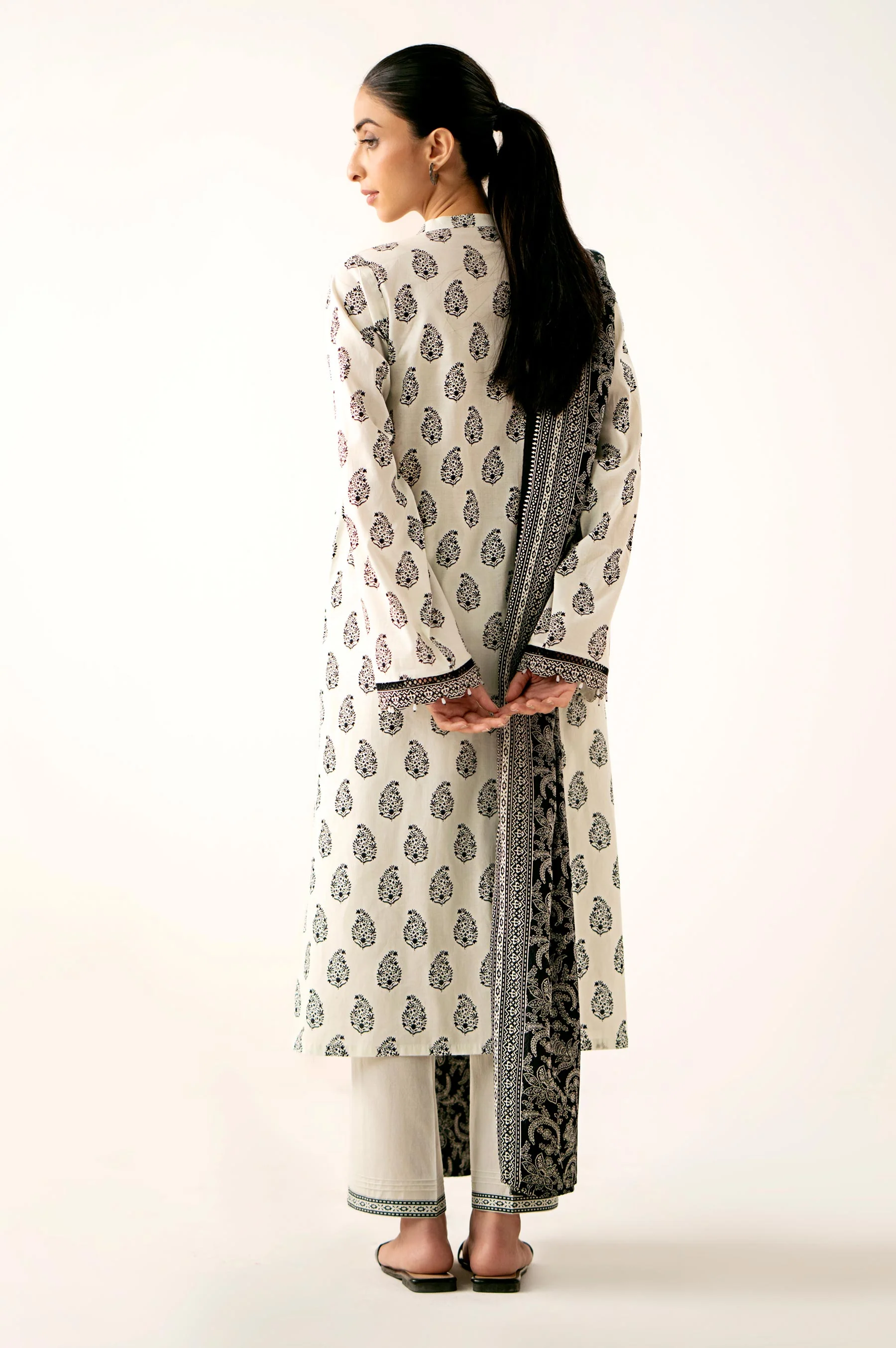 Unstitched 3 Piece Printed Lawn Suit - Image 4