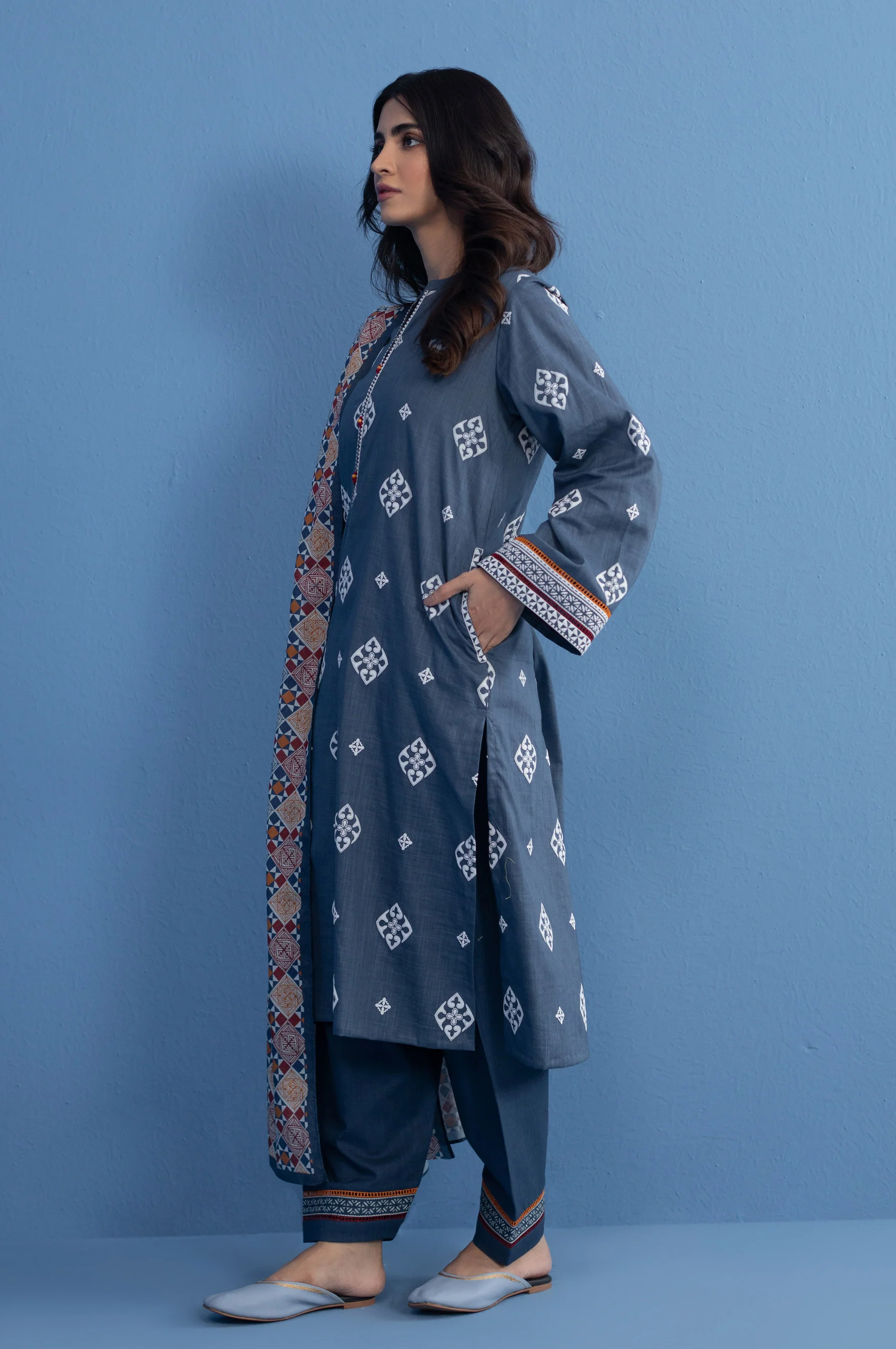 Unstitched 3 Piece slub printed suit - Image 5
