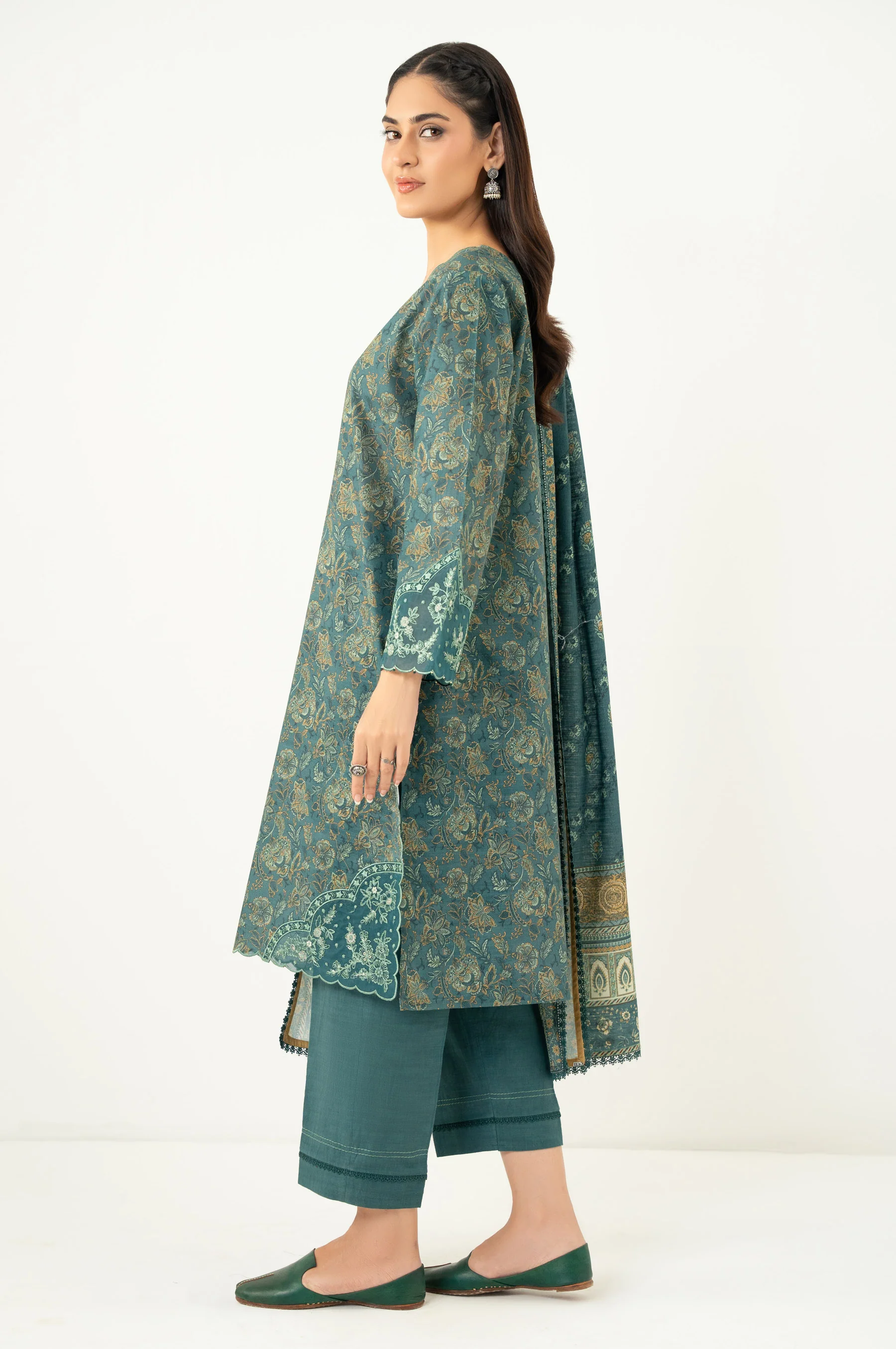 UNSTITCHED EMBROIDERED SUIT - Image 6